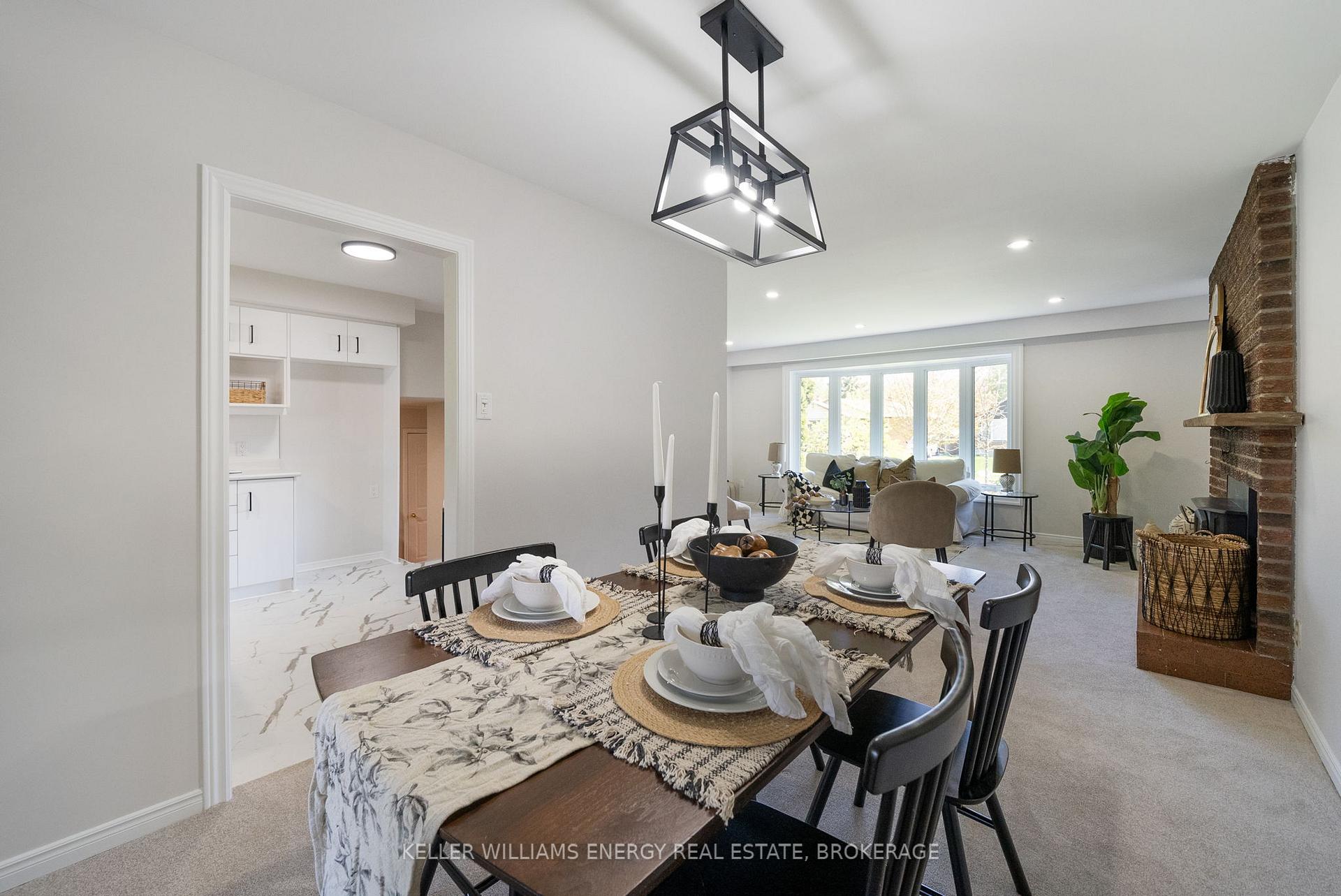 Photo 4 of 376 Waverly Street N, Oshawa, McLaughlin — HOMEH