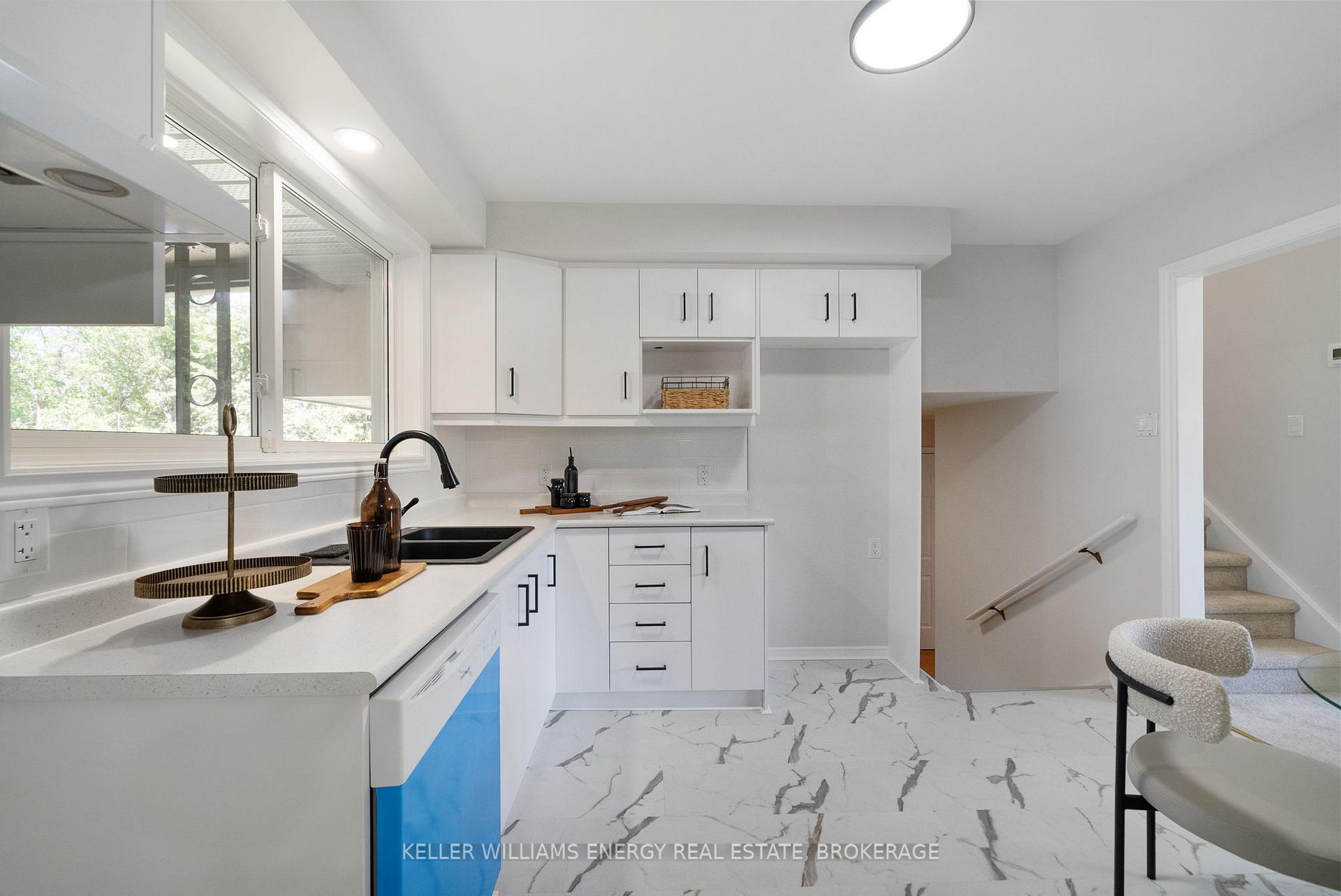 Photo 37 of 376 Waverly Street N, Oshawa, McLaughlin — HOMEH