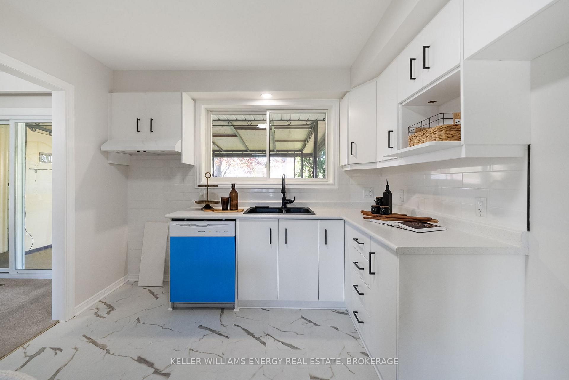 Photo 6 of 376 Waverly Street N, Oshawa, McLaughlin — HOMEH
