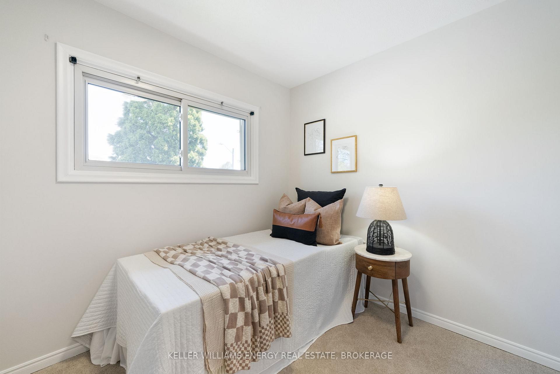 Photo 31 of 376 Waverly Street N, Oshawa, McLaughlin — HOMEH
