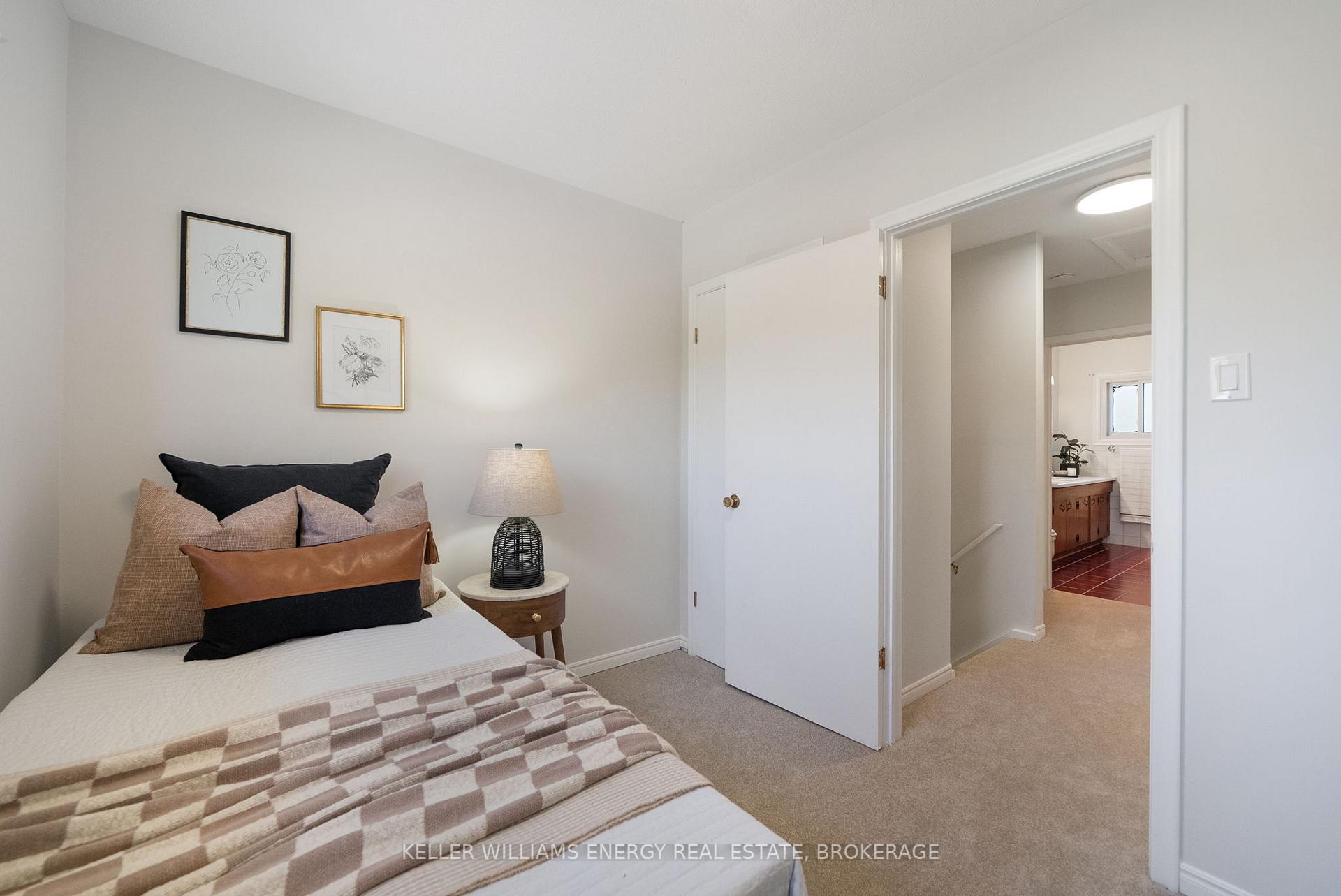 Photo 25 of 376 Waverly Street N, Oshawa, McLaughlin — HOMEH