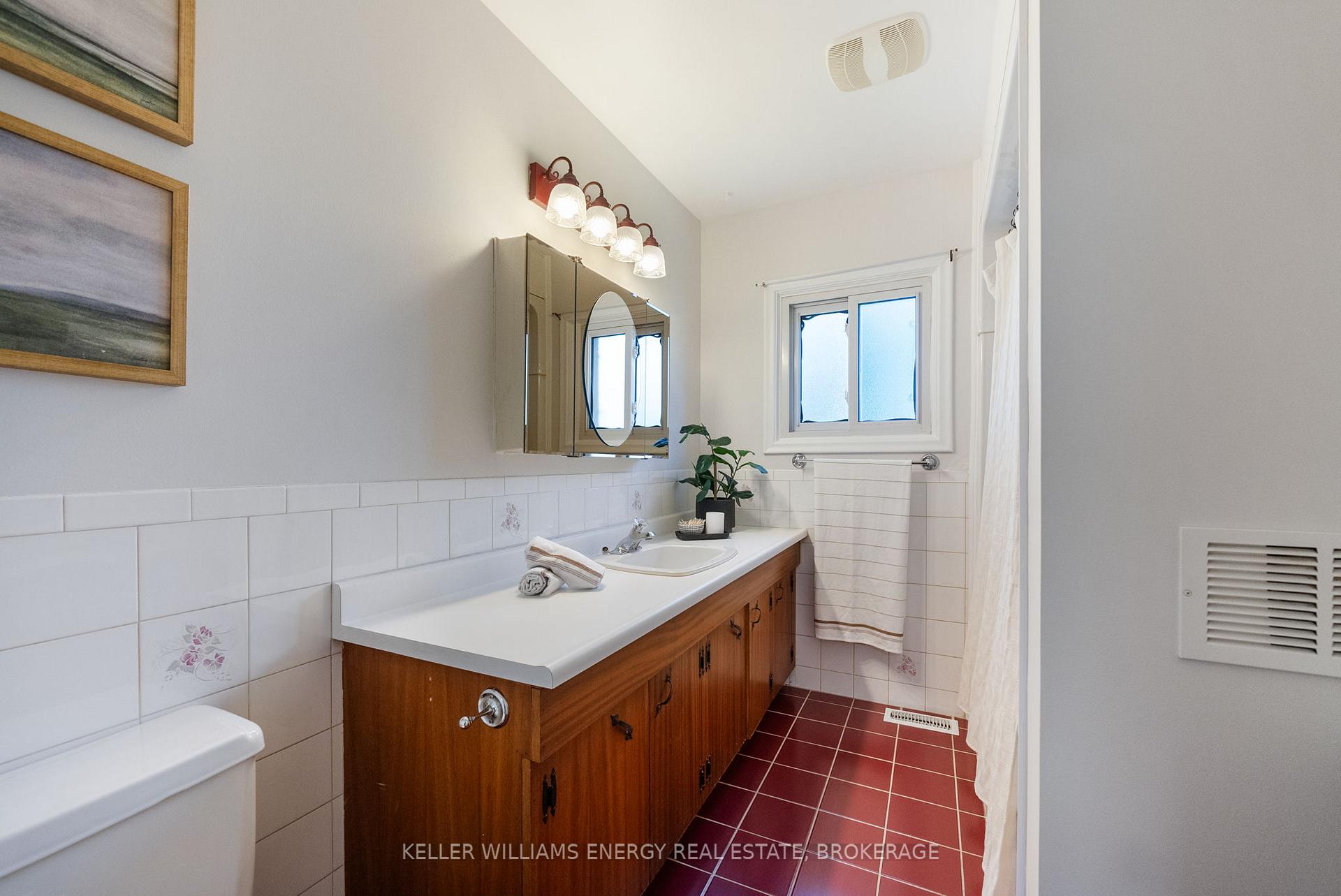 Photo 29 of 376 Waverly Street N, Oshawa, McLaughlin — HOMEH