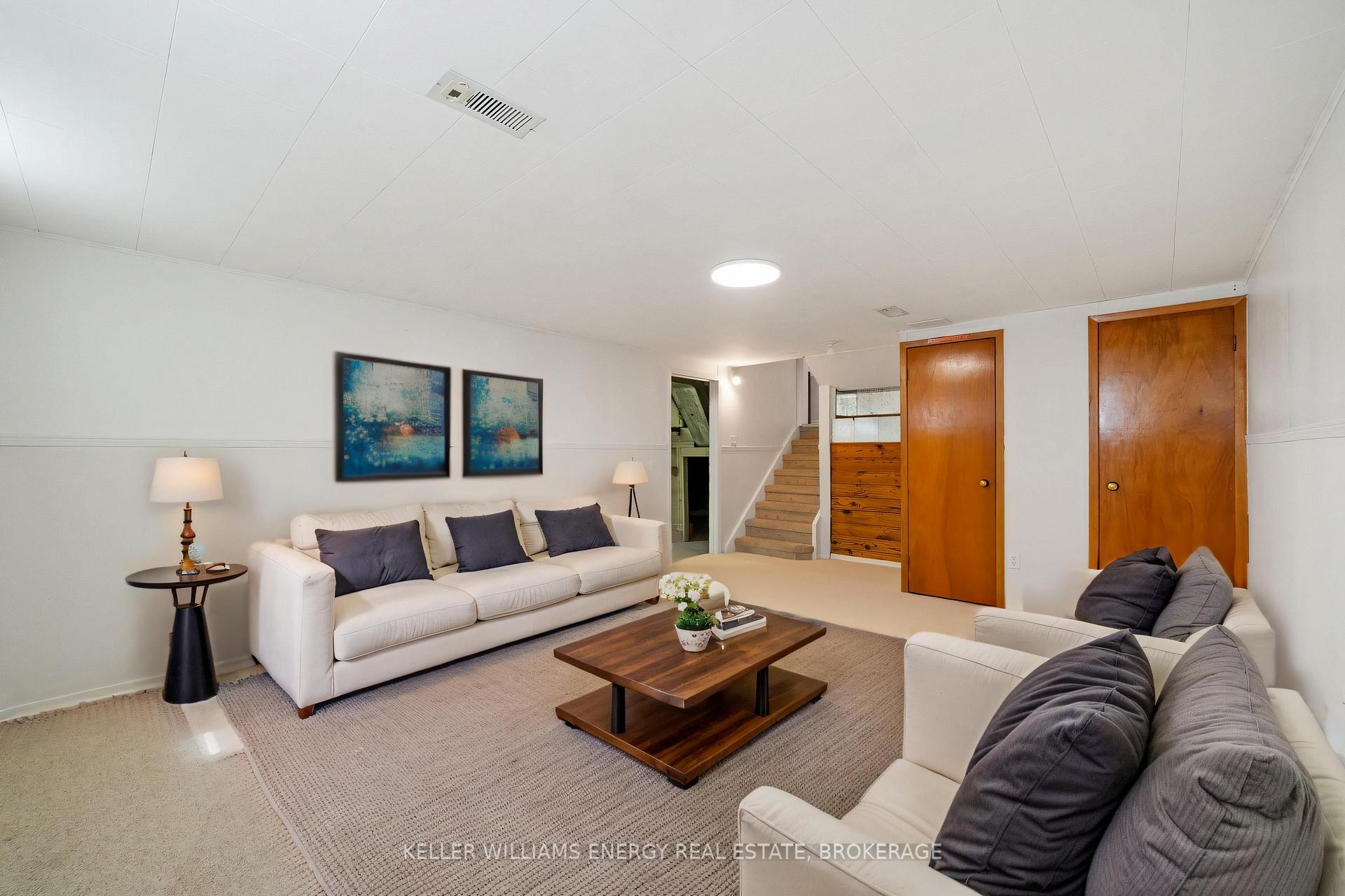 Photo 10 of 376 Waverly Street N, Oshawa, McLaughlin — HOMEH
