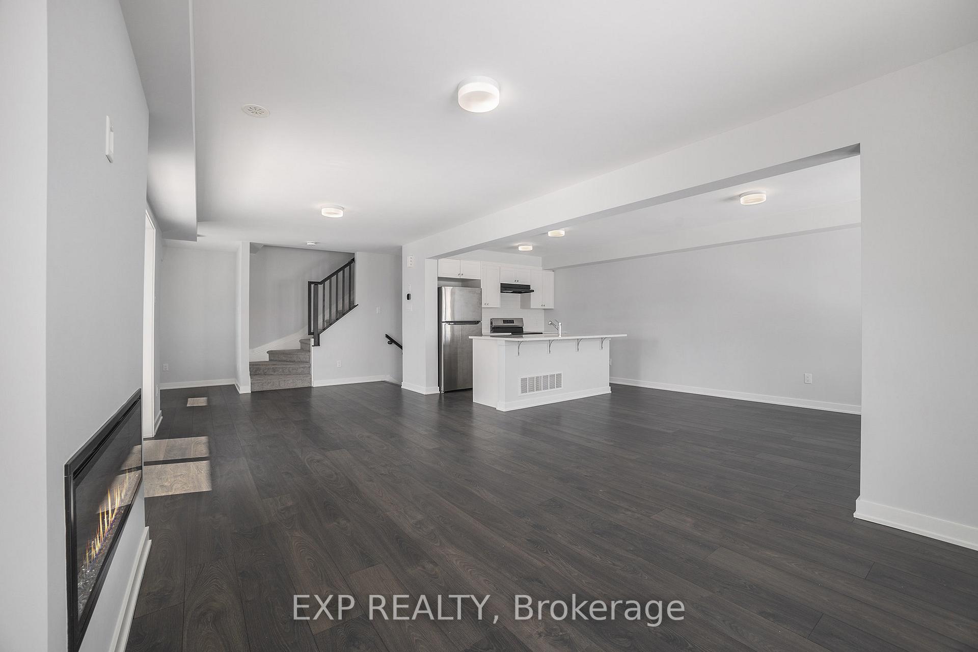 Photo 5 of 814 Kinstead, Ottawa, Stittsville (North) — HOMEH