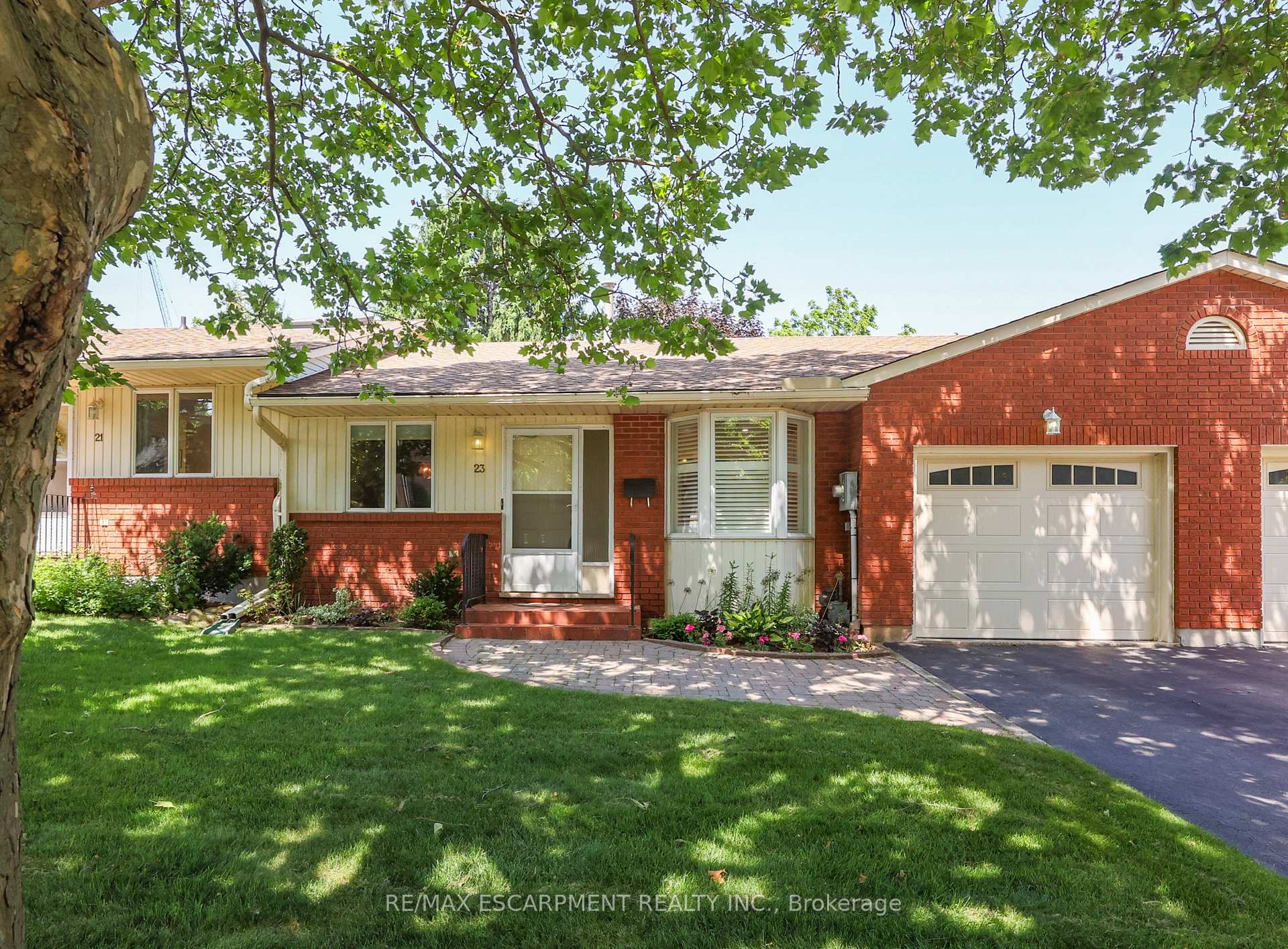 Photo 1 of 23 Robinson Street N, Grimsby, Grimsby East — HOMEH