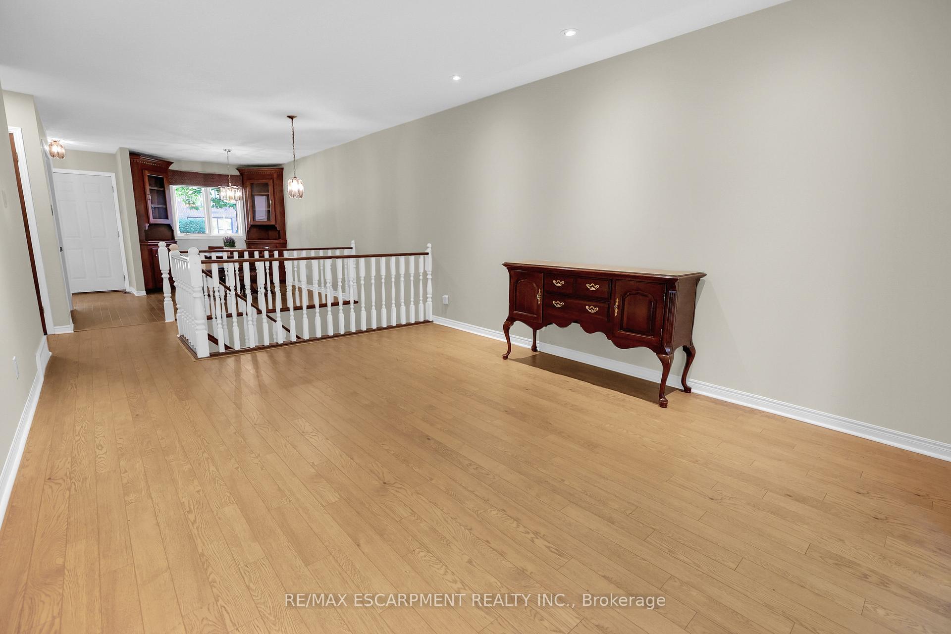 Photo 4 of 23 Robinson Street N, Grimsby, Grimsby East — HOMEH