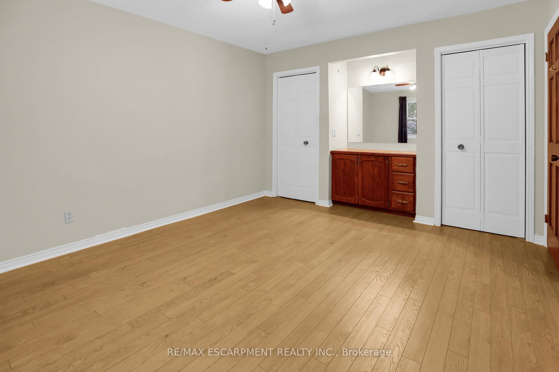 Photo 11 of 23 Robinson Street N, Grimsby, Grimsby East — HOMEH