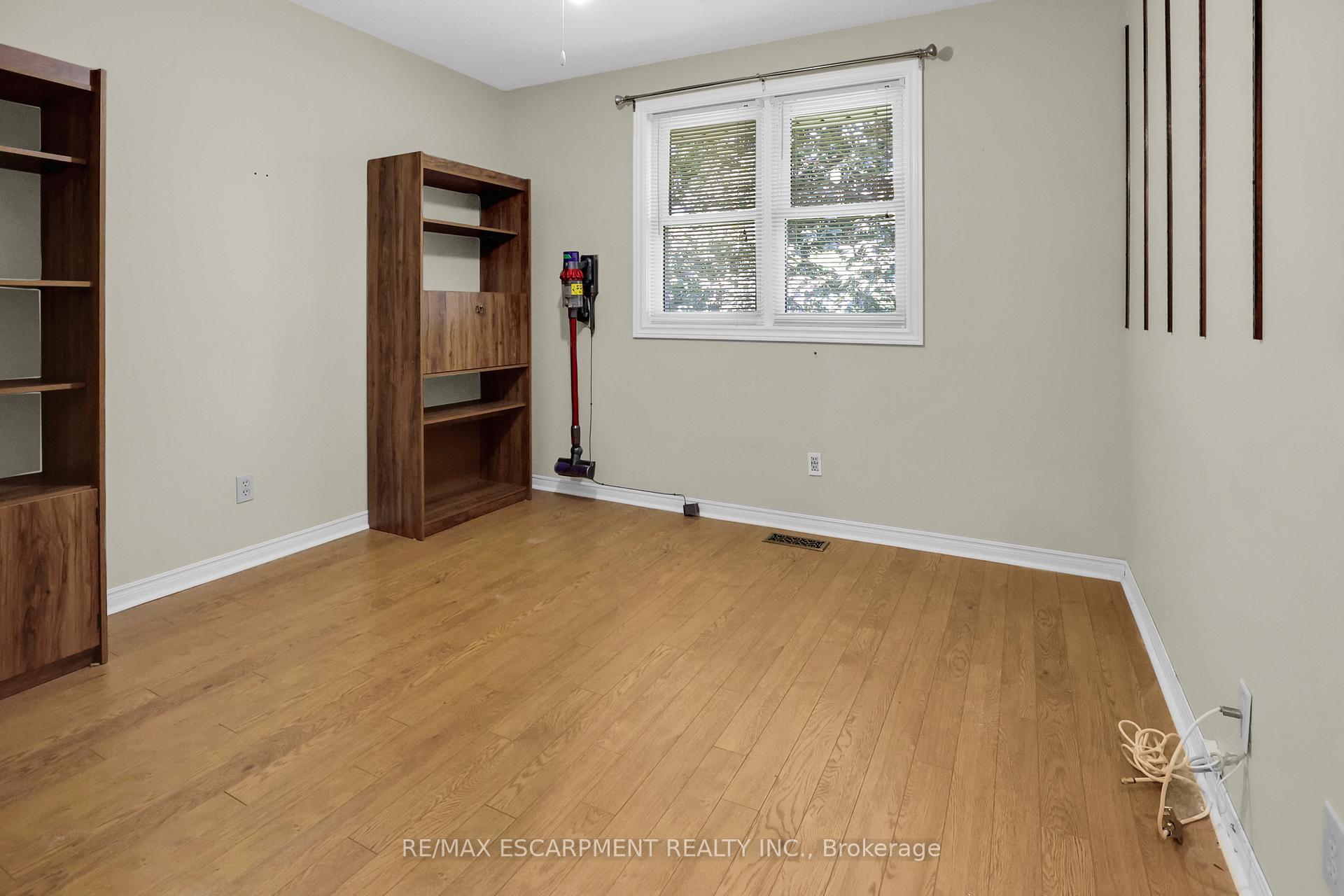 Photo 24 of 23 Robinson Street N, Grimsby, Grimsby East — HOMEH