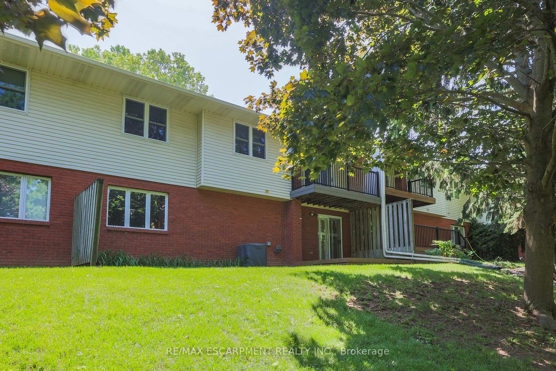 Photo 33 of 23 Robinson Street N, Grimsby, Grimsby East — HOMEH