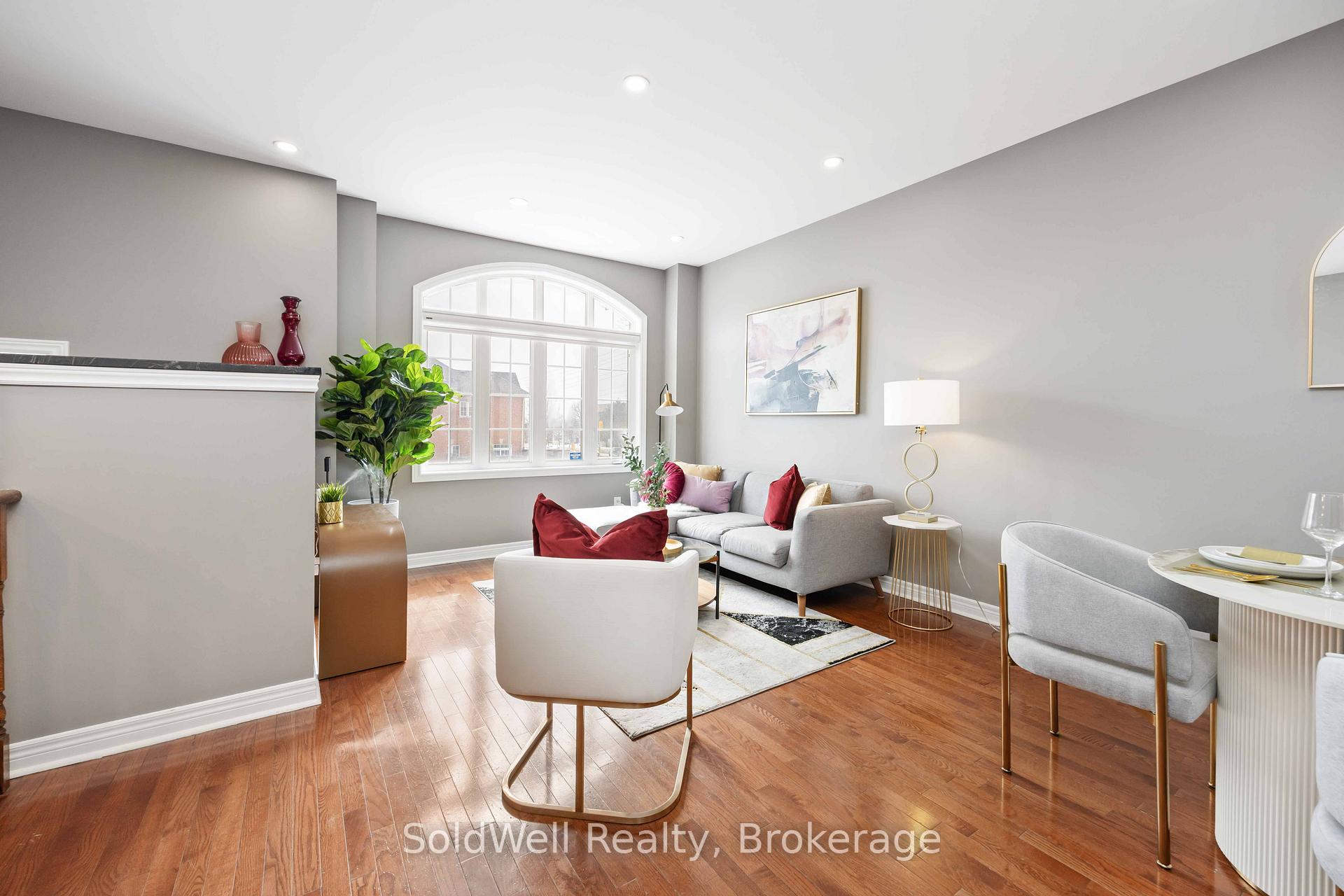 Photo 4 of Unit Unit 4, 700 Summeridge Drive, Vaughan, Patterson — HOMEH