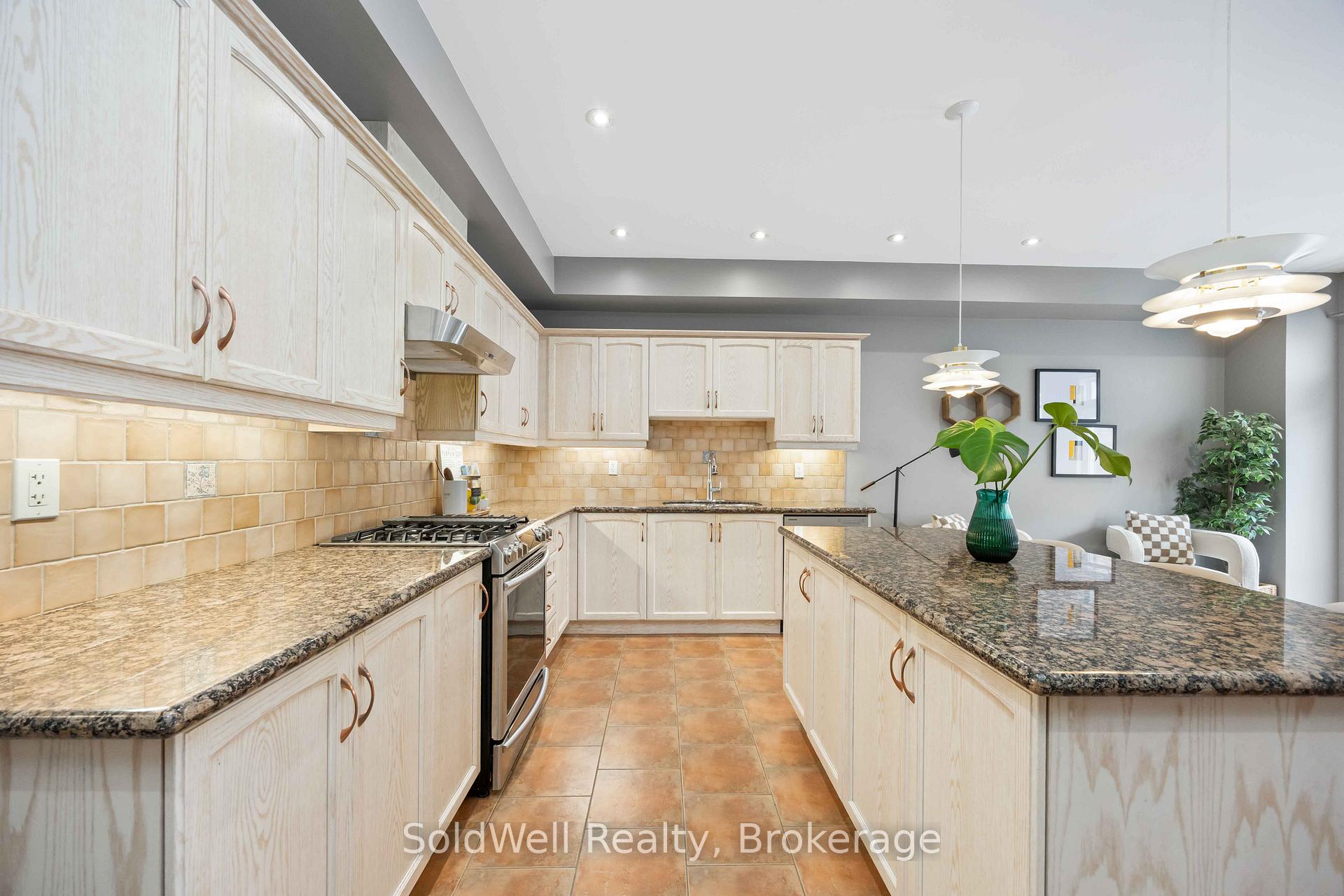 Photo 18 of Unit Unit 4, 700 Summeridge Drive, Vaughan, Patterson — HOMEH