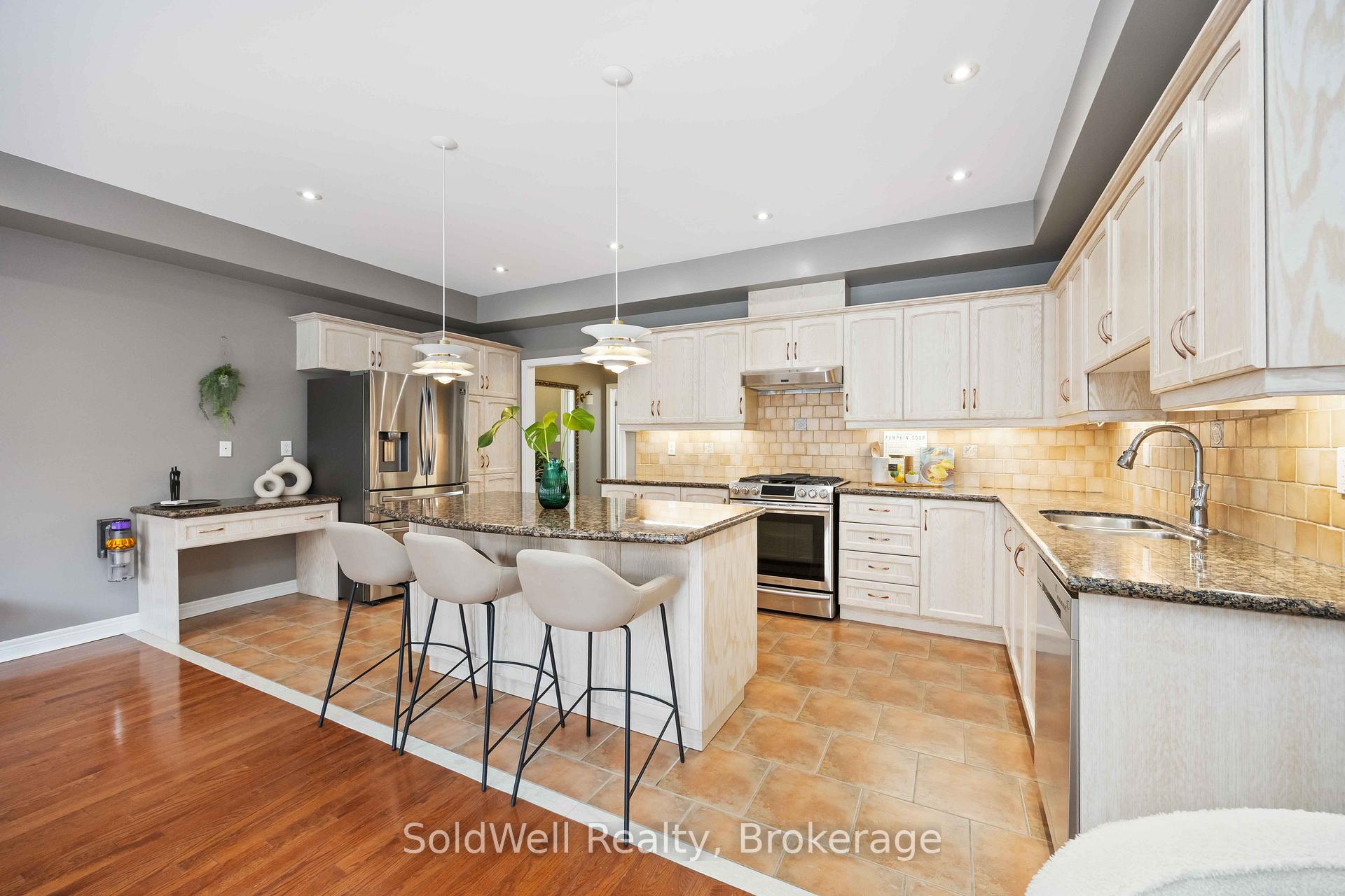 Photo 12 of Unit Unit 4, 700 Summeridge Drive, Vaughan, Patterson — HOMEH