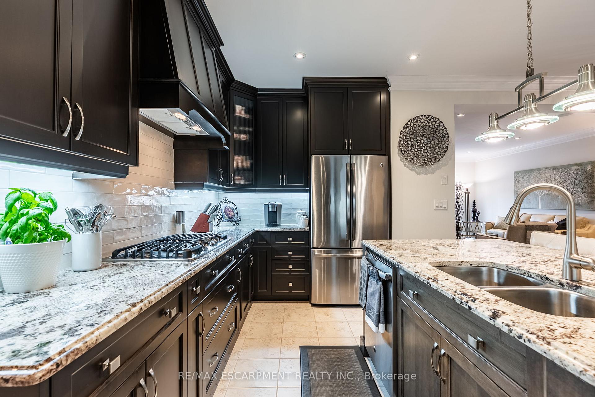 Photo 5 of 20 Chestnut Drive, Guelph/Eramosa, Rockwood — HOMEH