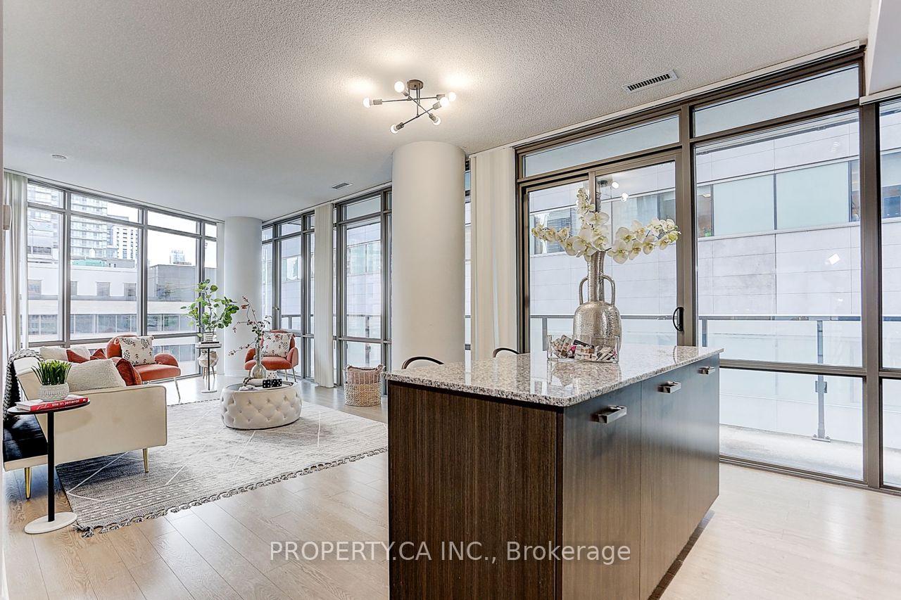 Photo 1 of Unit 710, 832 Bay Street, Toronto, Bay Street Corridor — HOMEH