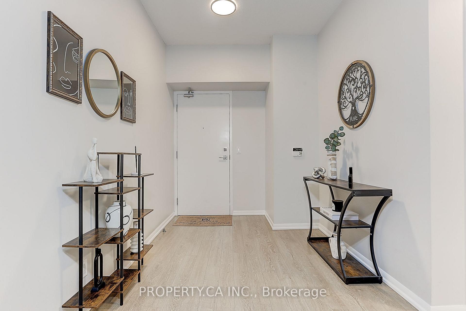 Photo 4 of Unit 710, 832 Bay Street, Toronto, Bay Street Corridor — HOMEH
