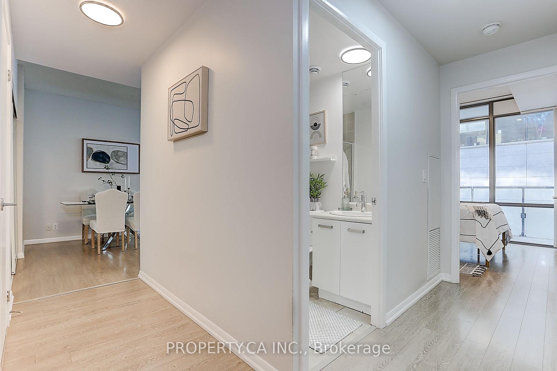 Photo 6 of Unit 710, 832 Bay Street, Toronto, Bay Street Corridor — HOMEH
