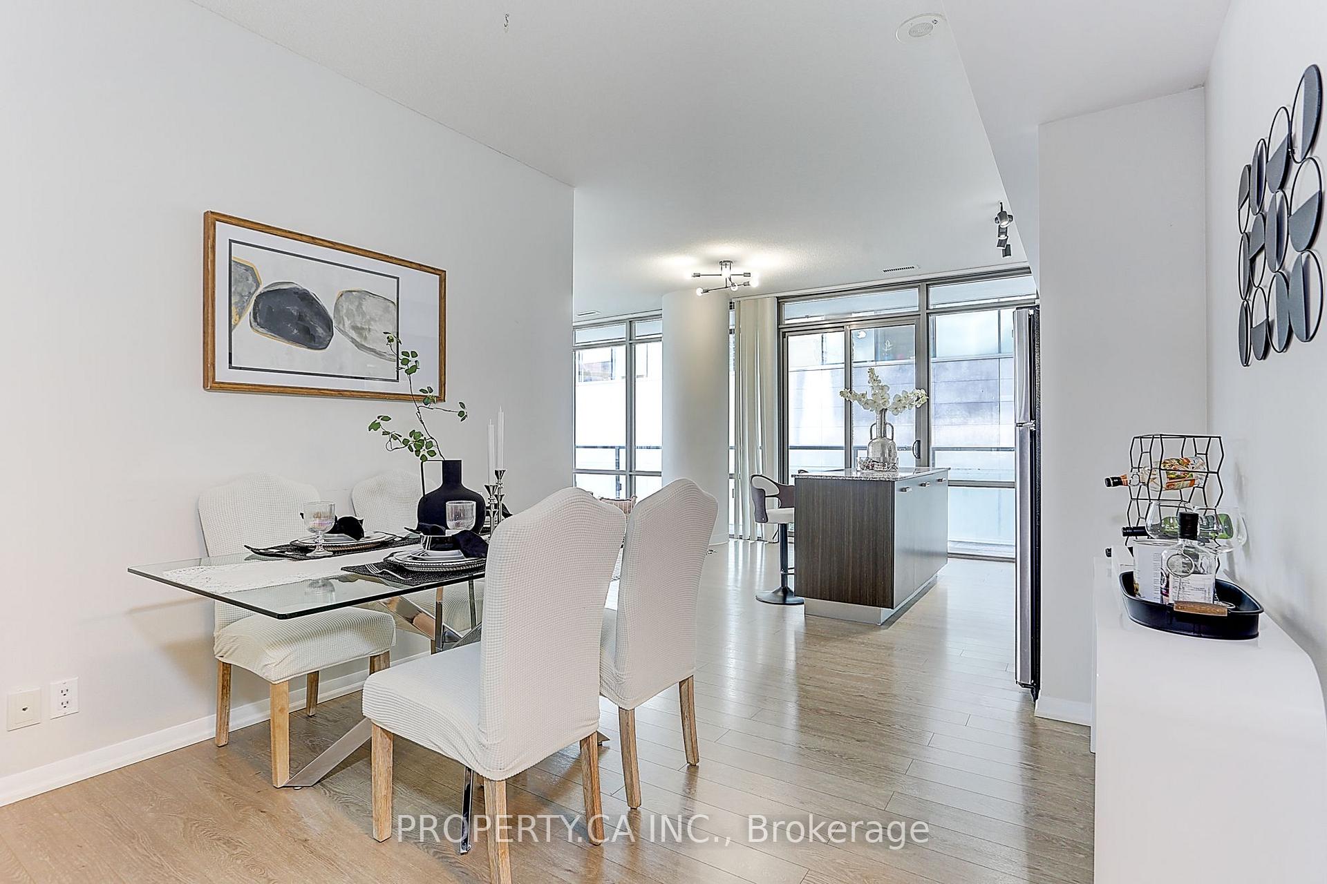 Photo 2 of Unit 710, 832 Bay Street, Toronto, Bay Street Corridor — HOMEH
