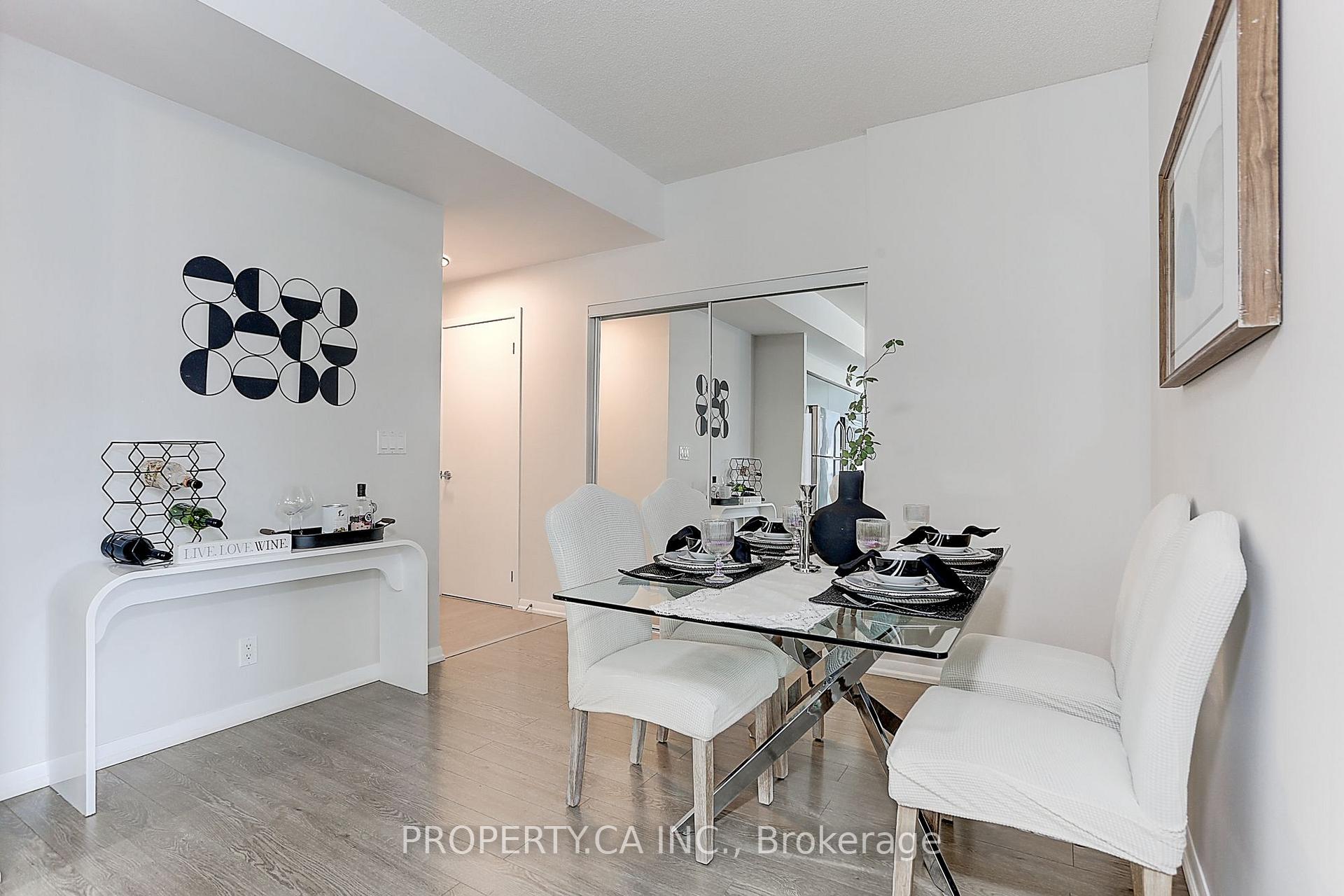 Photo 5 of Unit 710, 832 Bay Street, Toronto, Bay Street Corridor — HOMEH