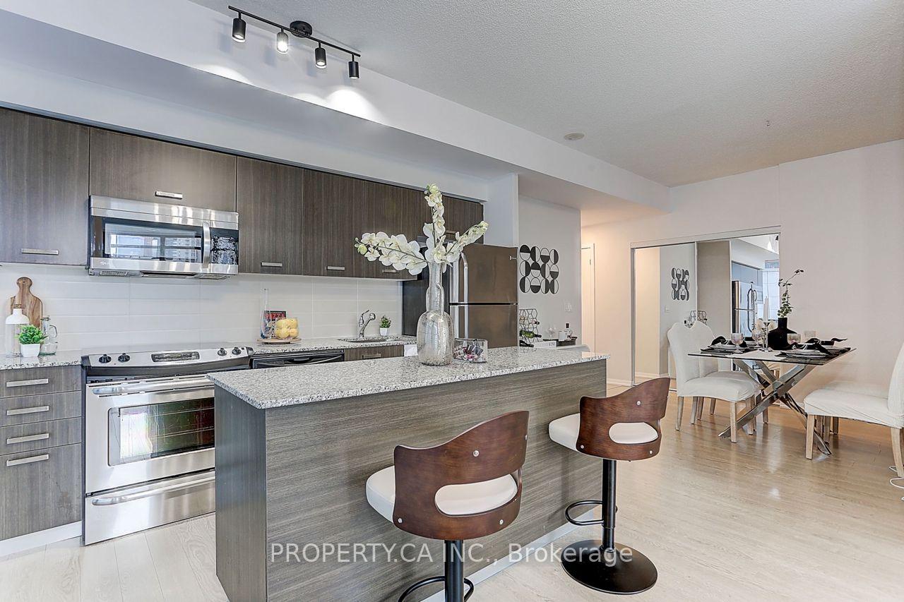 Photo 3 of Unit 710, 832 Bay Street, Toronto, Bay Street Corridor — HOMEH