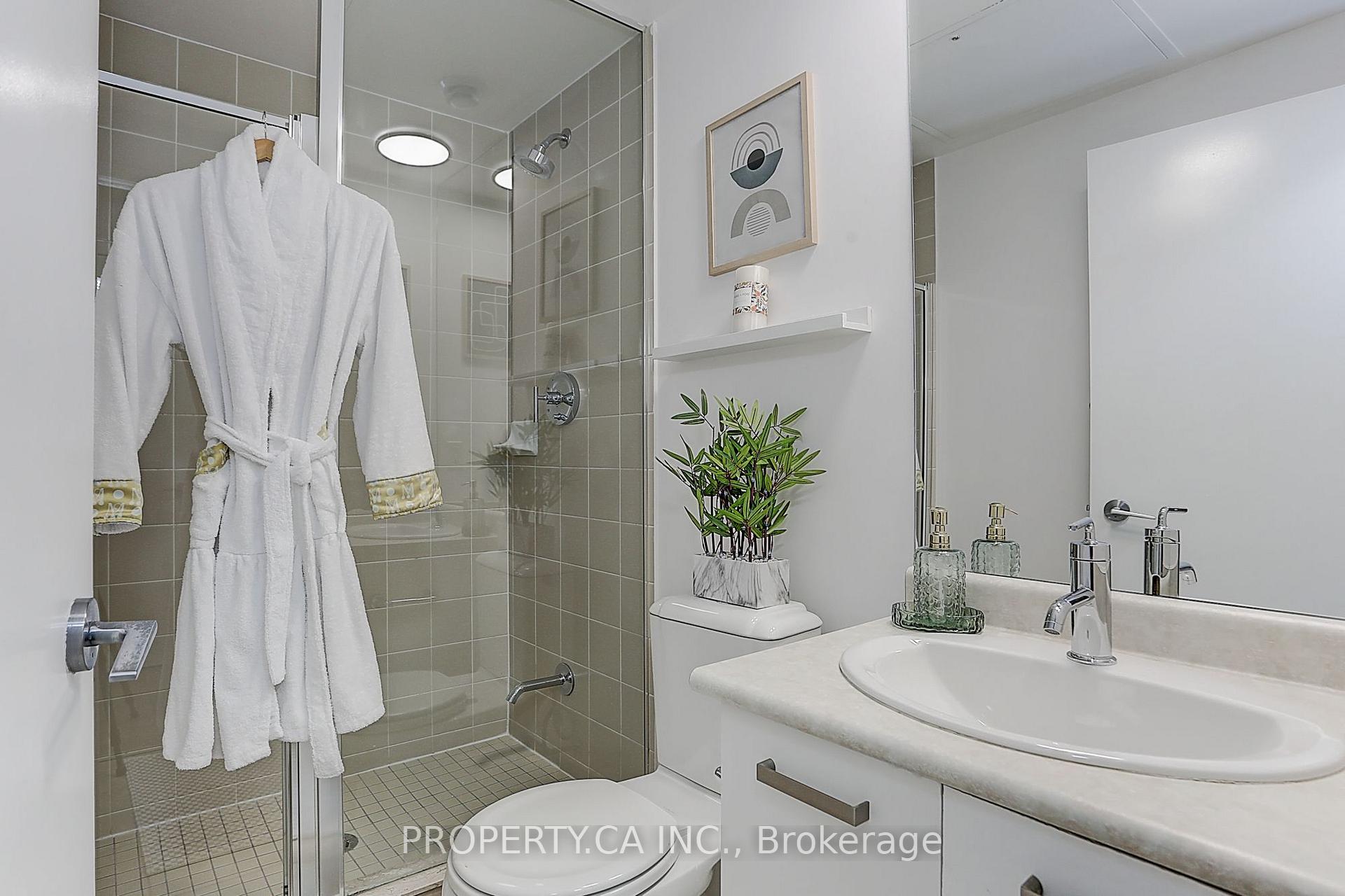 Photo 17 of Unit 710, 832 Bay Street, Toronto, Bay Street Corridor — HOMEH