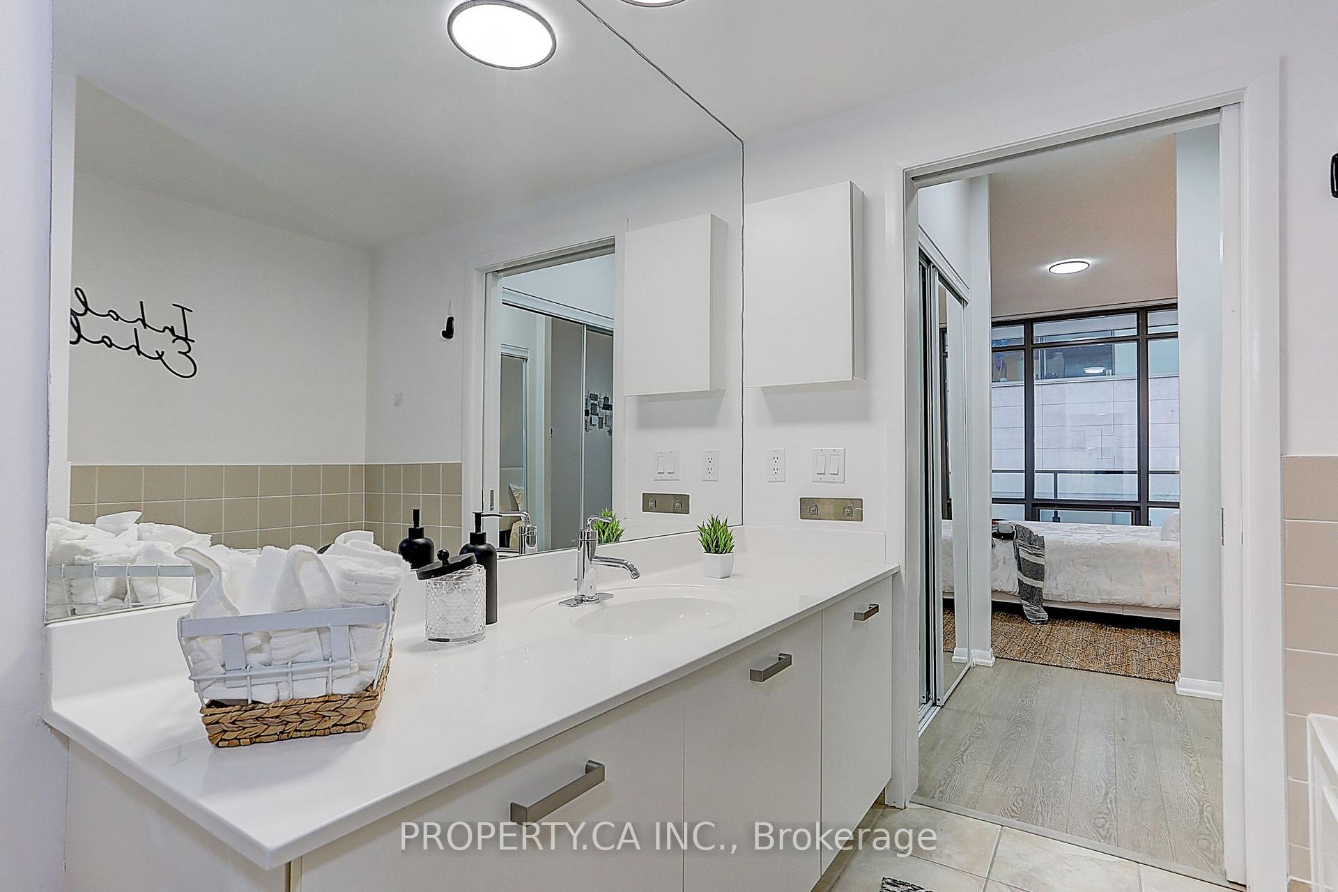 Photo 31 of Unit 710, 832 Bay Street, Toronto, Bay Street Corridor — HOMEH