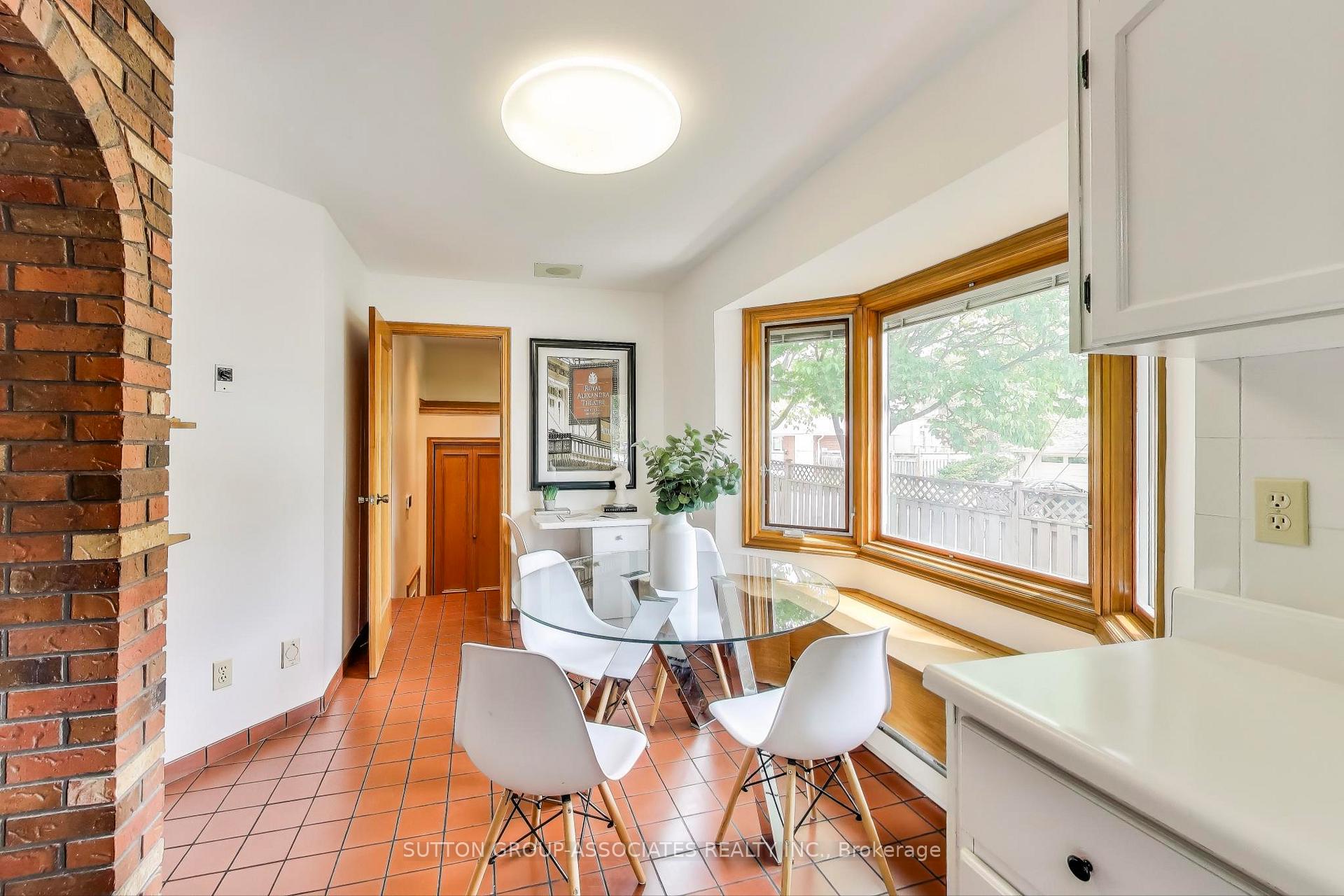 Photo 8 of 368 Douglas Avenue, Toronto, Bedford Park-Nortown — HOMEH