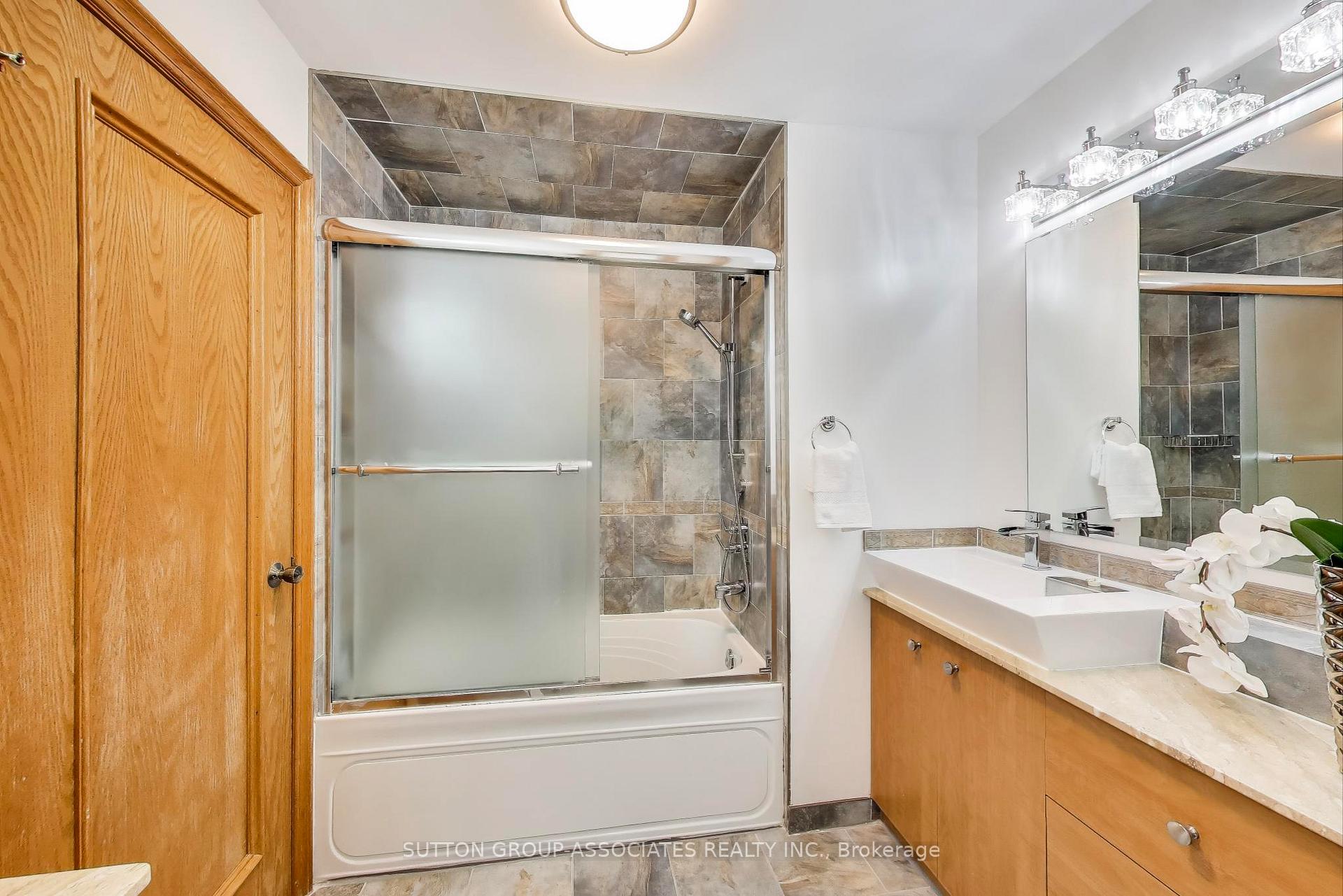 Photo 11 of 368 Douglas Avenue, Toronto, Bedford Park-Nortown — HOMEH