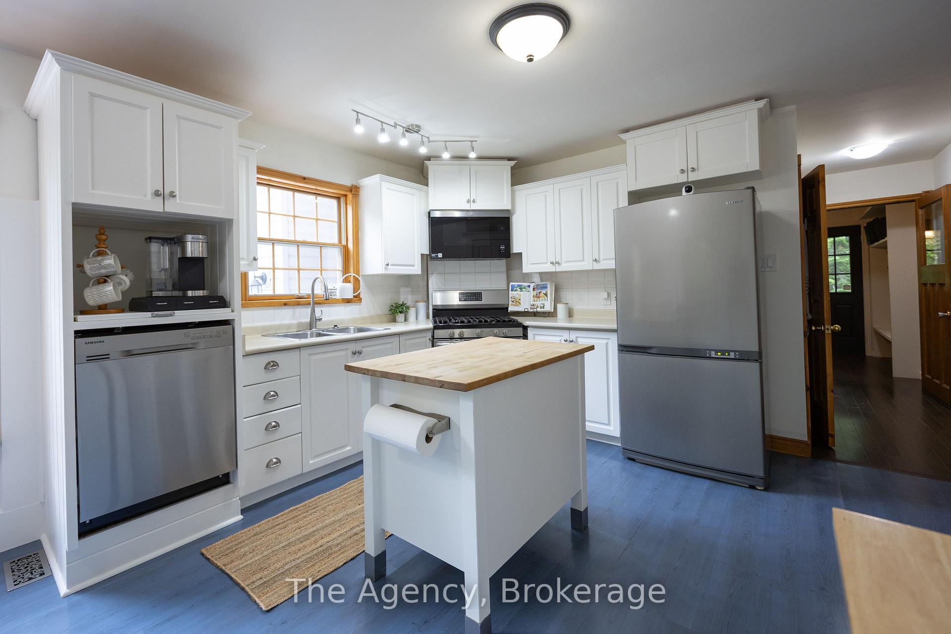 Photo 2 of 1411 Cedar Lane, Bracebridge, Macaulay — HOMEH