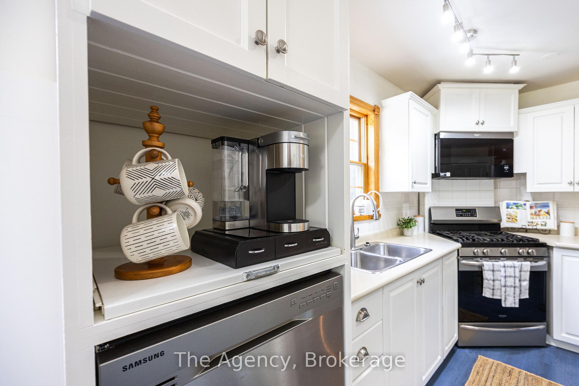 Photo 10 of 1411 Cedar Lane, Bracebridge, Macaulay — HOMEH