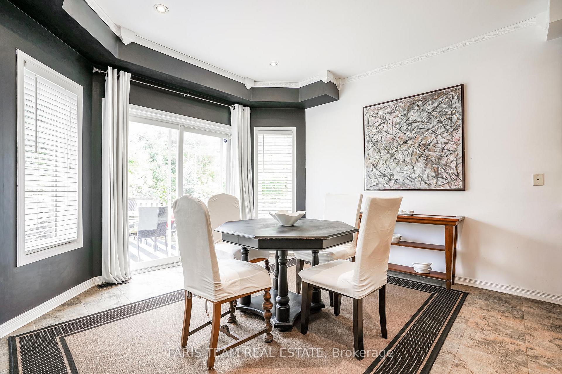 Photo 8 of 64 Westminster Circle, Barrie, Innis-Shore — HOMEH