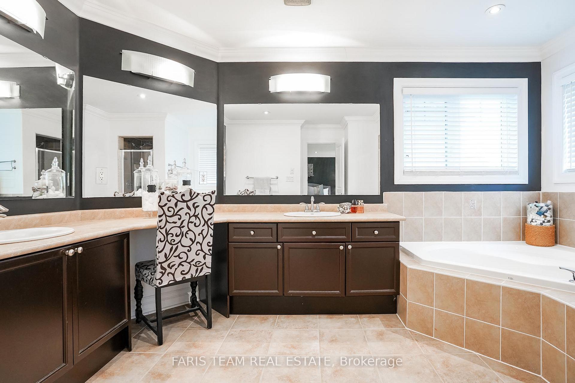 Photo 11 of 64 Westminster Circle, Barrie, Innis-Shore — HOMEH