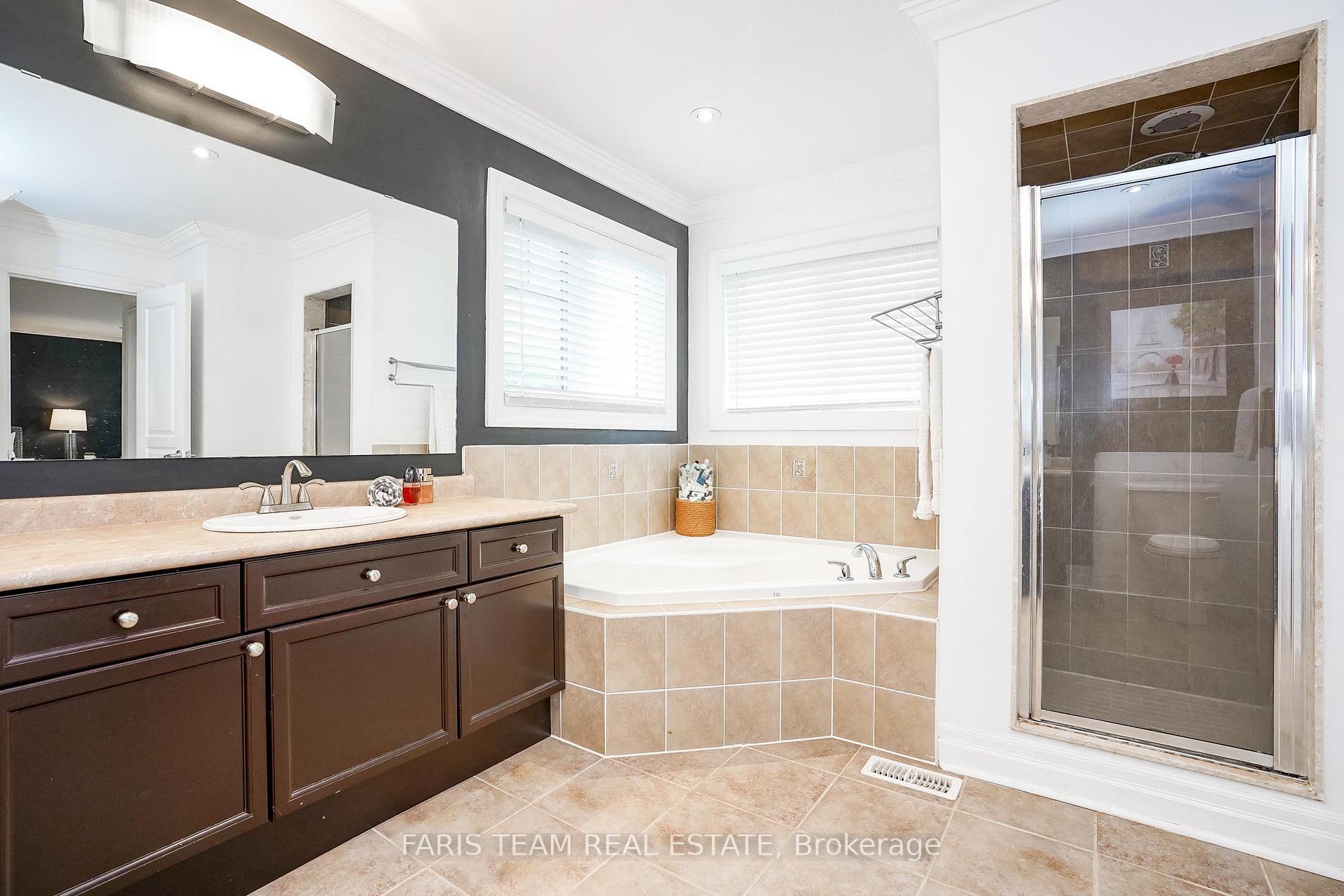Photo 13 of 64 Westminster Circle, Barrie, Innis-Shore — HOMEH