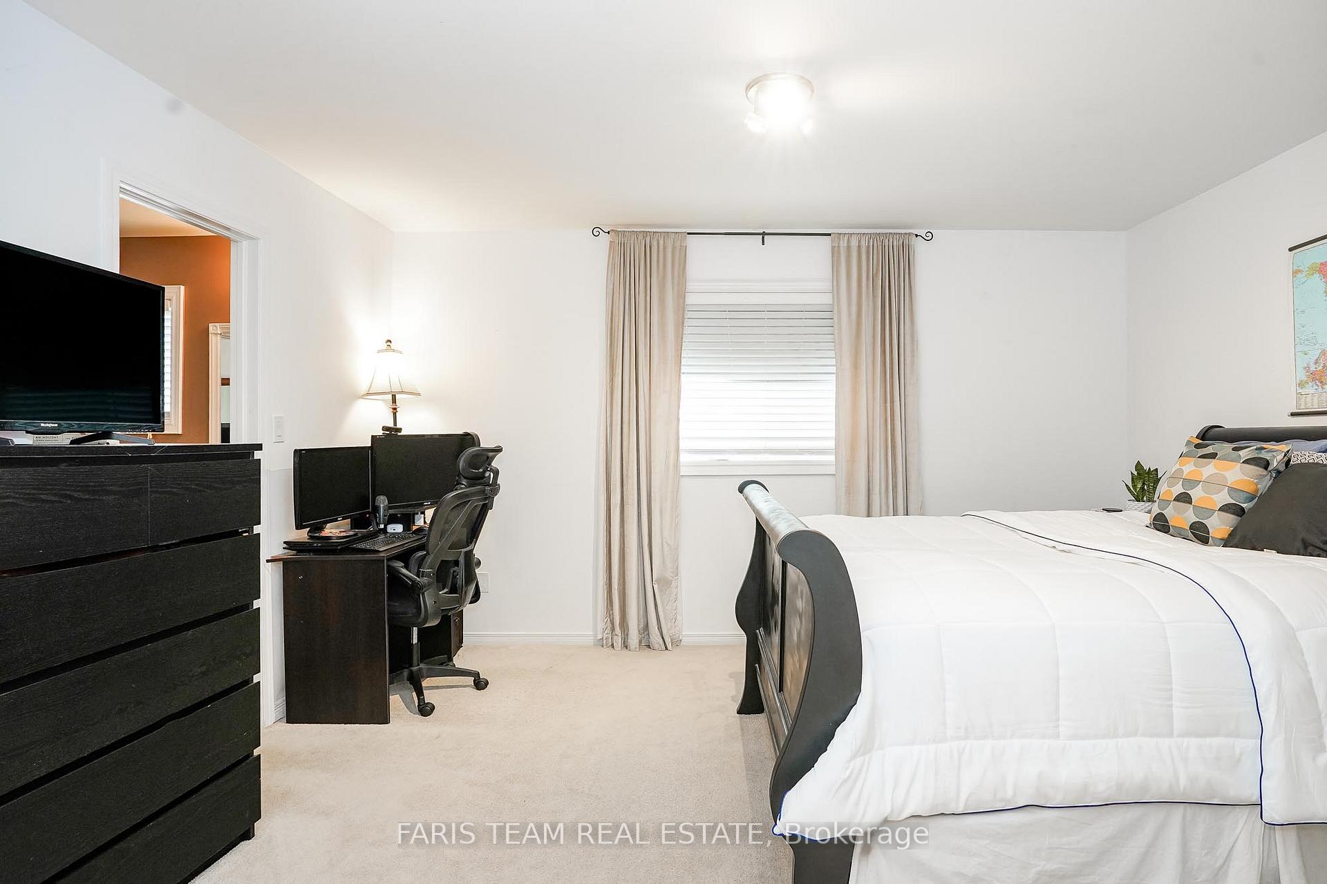 Photo 14 of 64 Westminster Circle, Barrie, Innis-Shore — HOMEH
