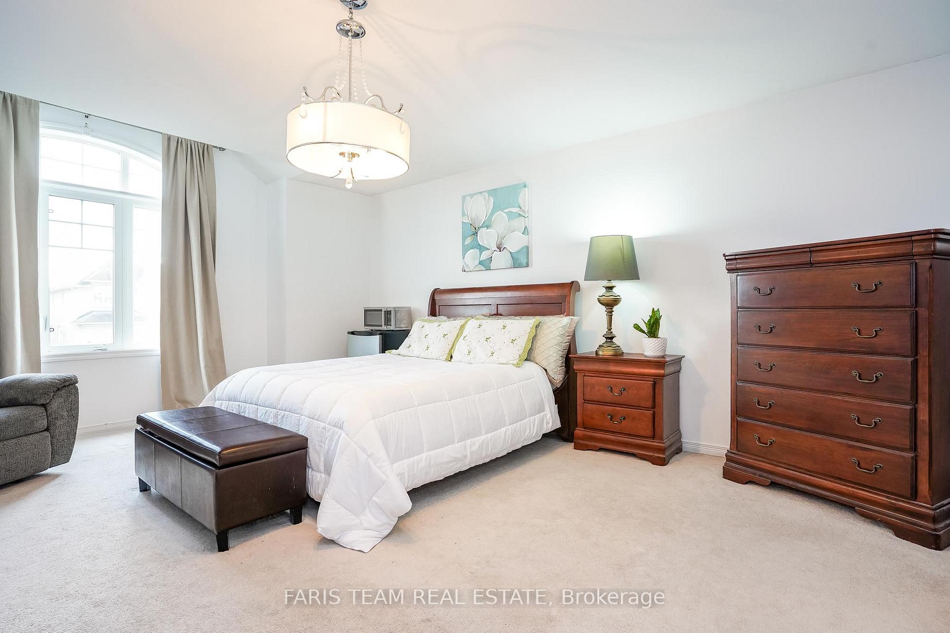 Photo 17 of 64 Westminster Circle, Barrie, Innis-Shore — HOMEH