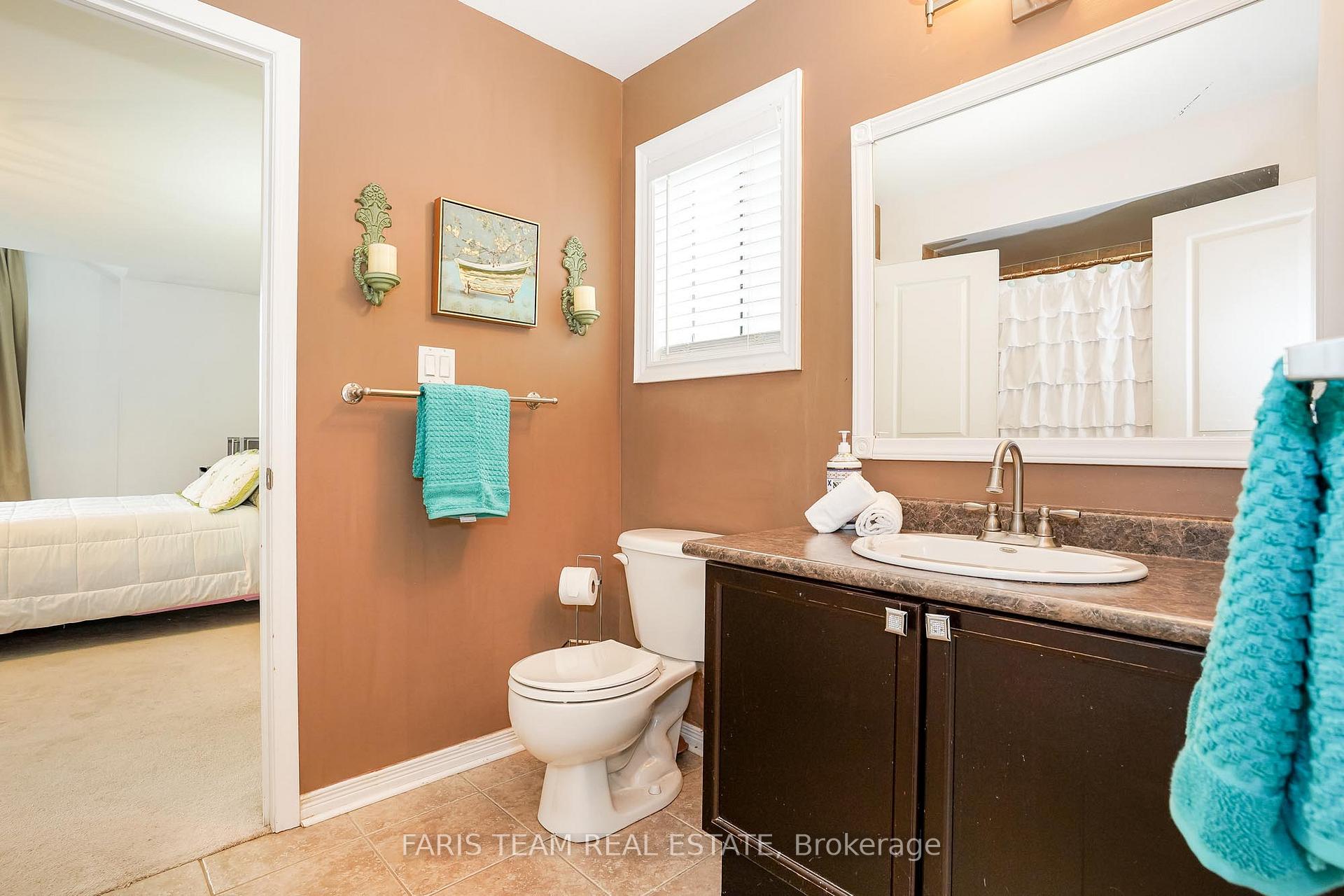Photo 15 of 64 Westminster Circle, Barrie, Innis-Shore — HOMEH