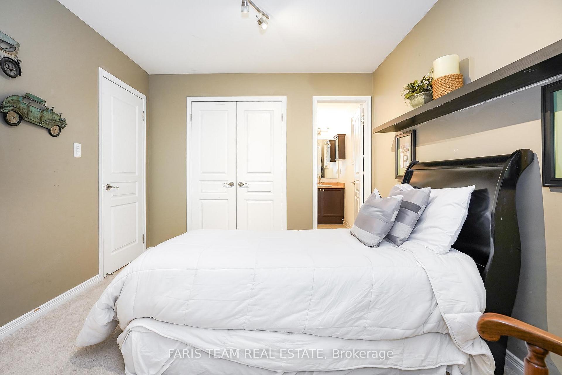 Photo 16 of 64 Westminster Circle, Barrie, Innis-Shore — HOMEH
