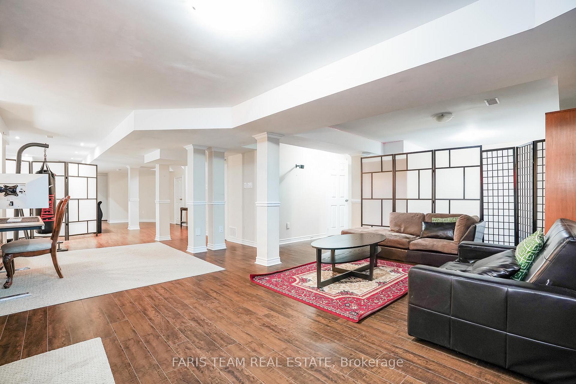 Photo 22 of 64 Westminster Circle, Barrie, Innis-Shore — HOMEH