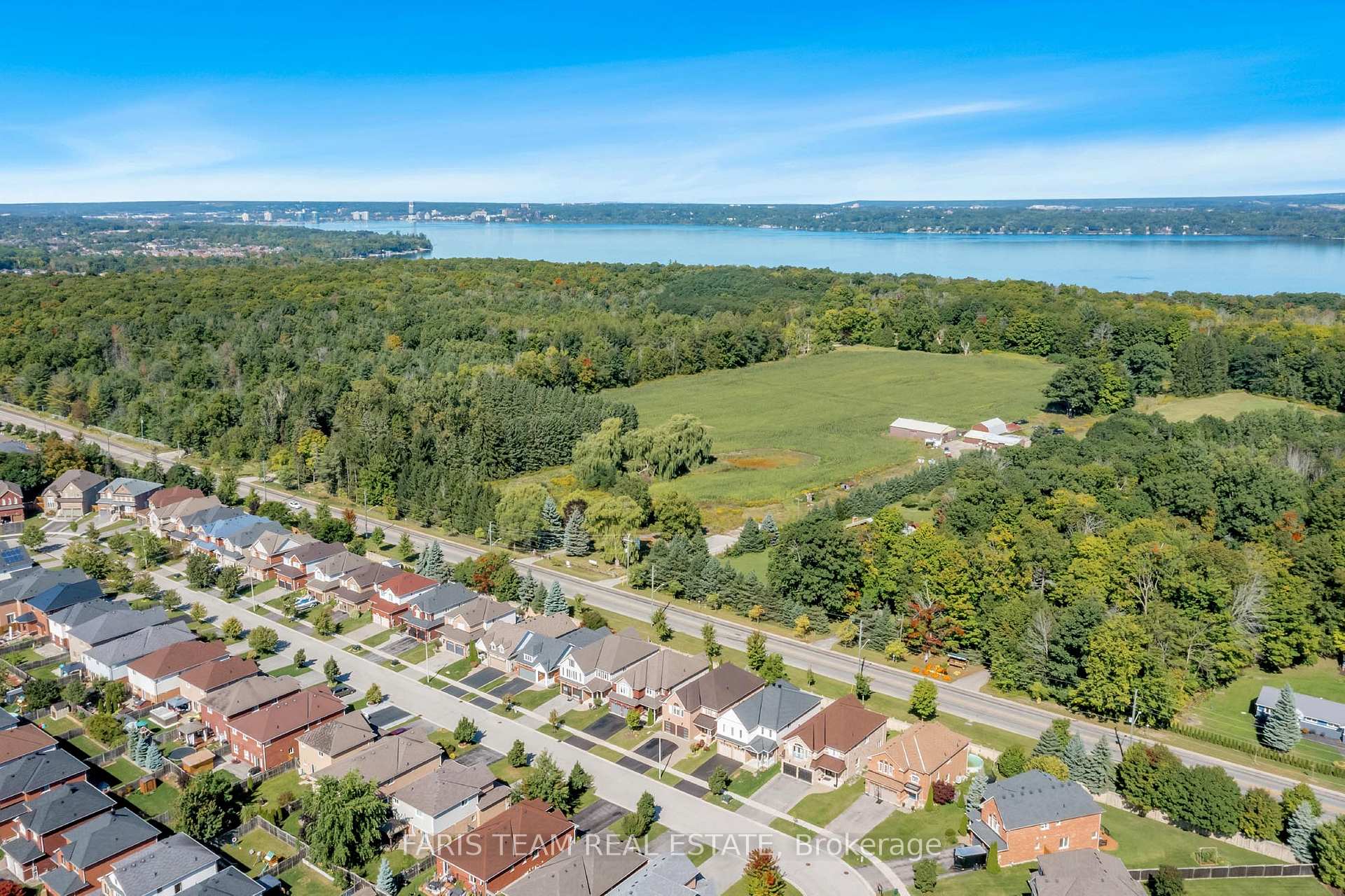 Photo 27 of 64 Westminster Circle, Barrie, Innis-Shore — HOMEH