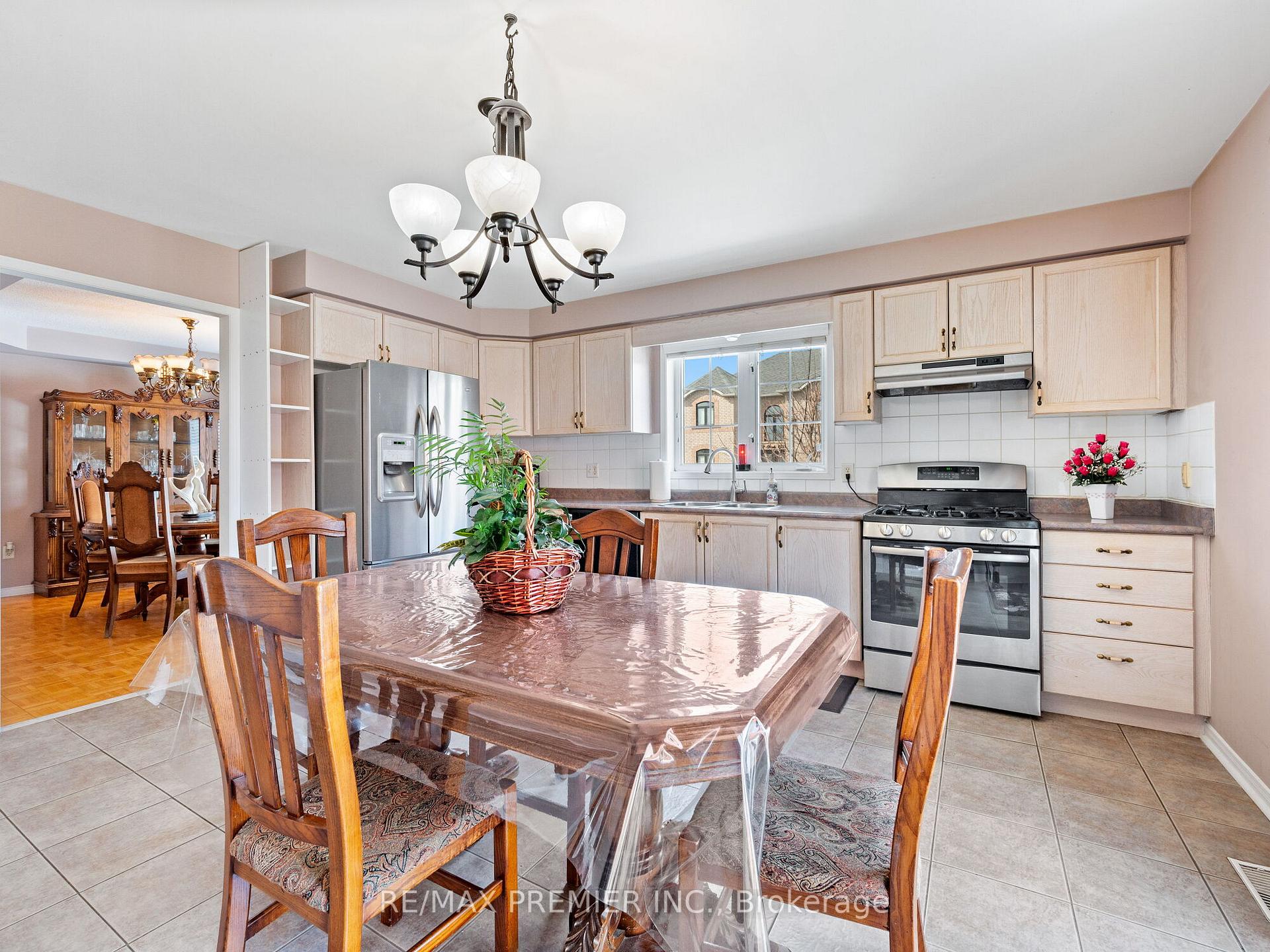 Photo 7 of 1 Shady Glen Crescent, Caledon, Bolton East — HOMEH