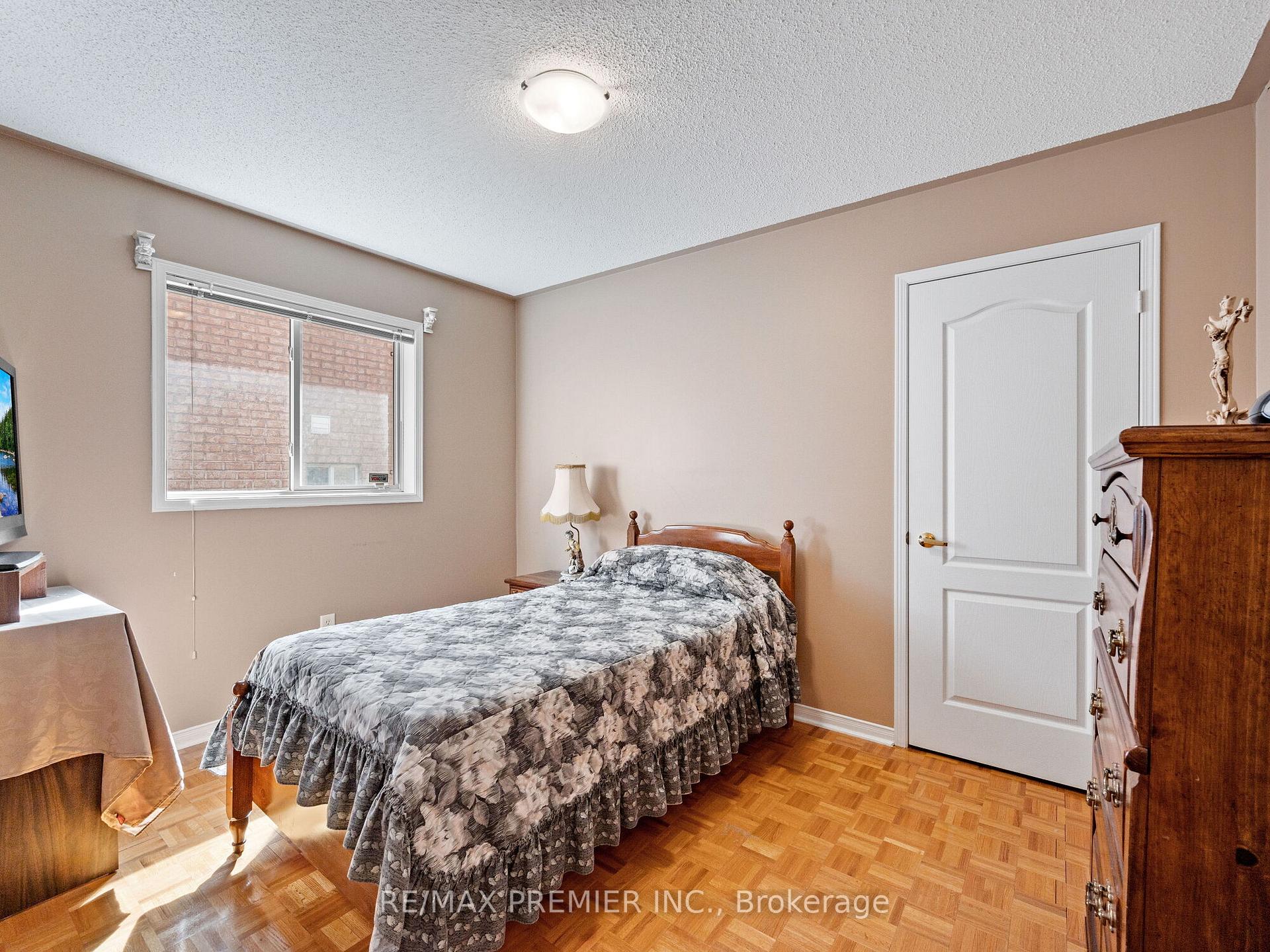 Photo 12 of 1 Shady Glen Crescent, Caledon, Bolton East — HOMEH
