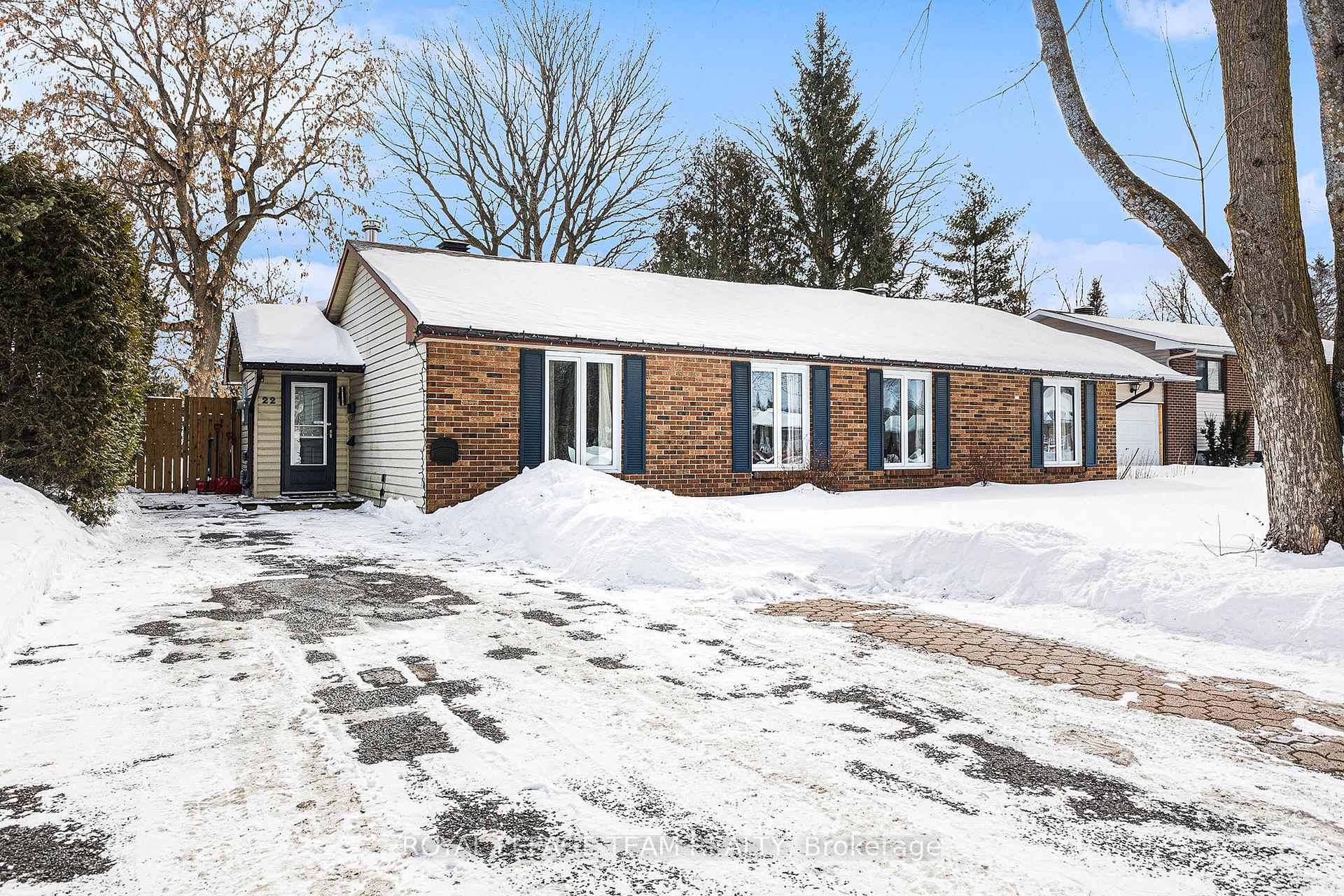 Photo 3 of 22 Ormsby Drive, Ottawa, Richmond — HOMEH
