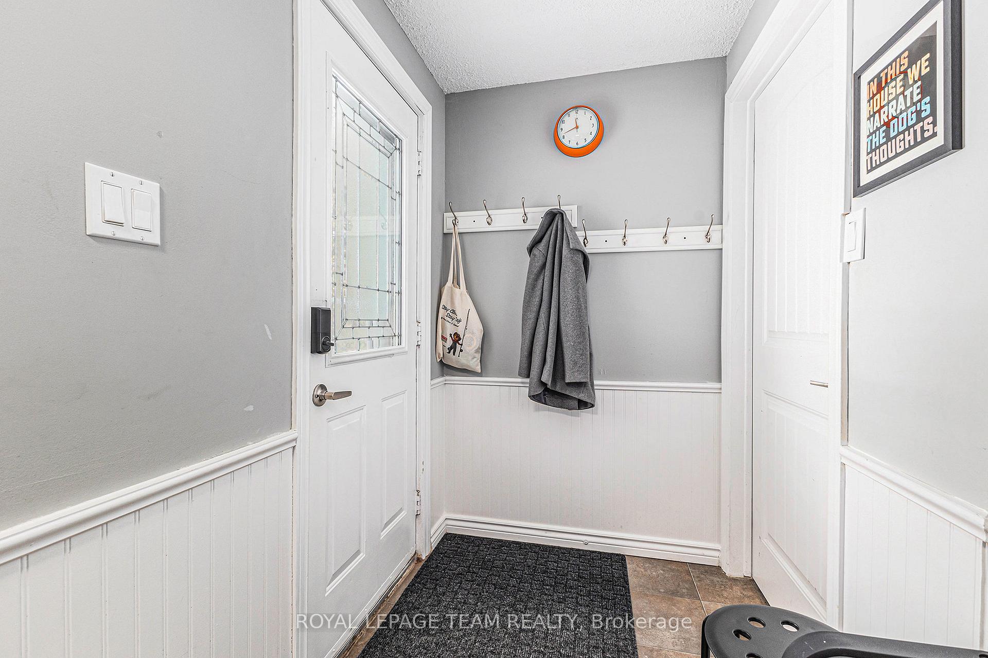 Photo 2 of 22 Ormsby Drive, Ottawa, Richmond — HOMEH