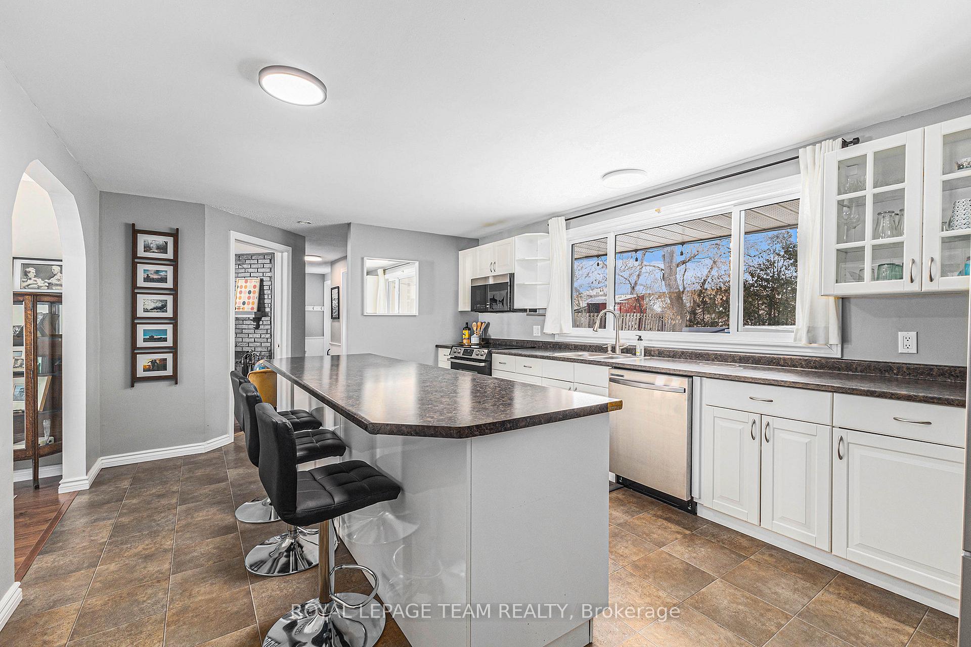 Photo 14 of 22 Ormsby Drive, Ottawa, Richmond — HOMEH