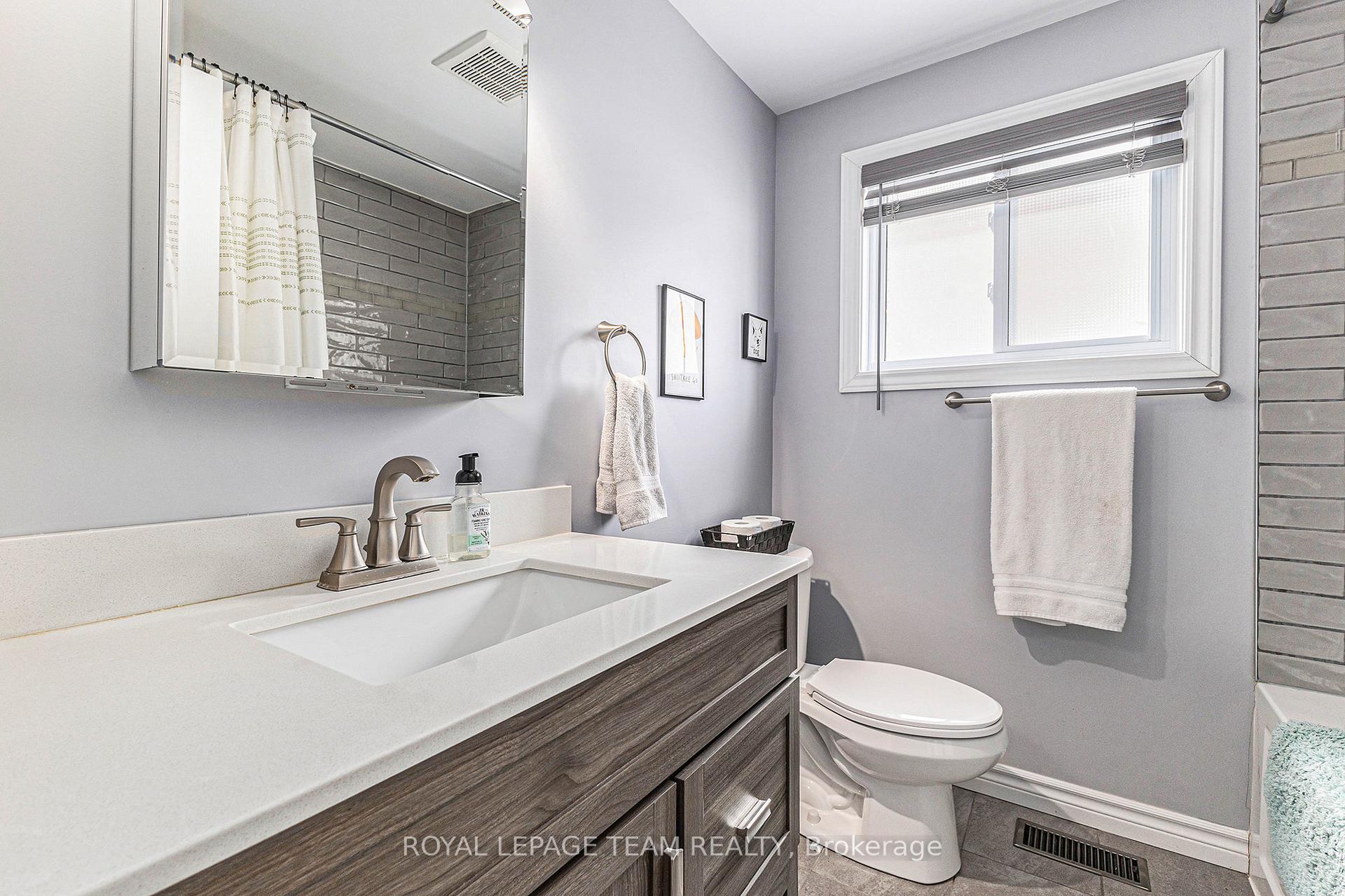 Photo 17 of 22 Ormsby Drive, Ottawa, Richmond — HOMEH