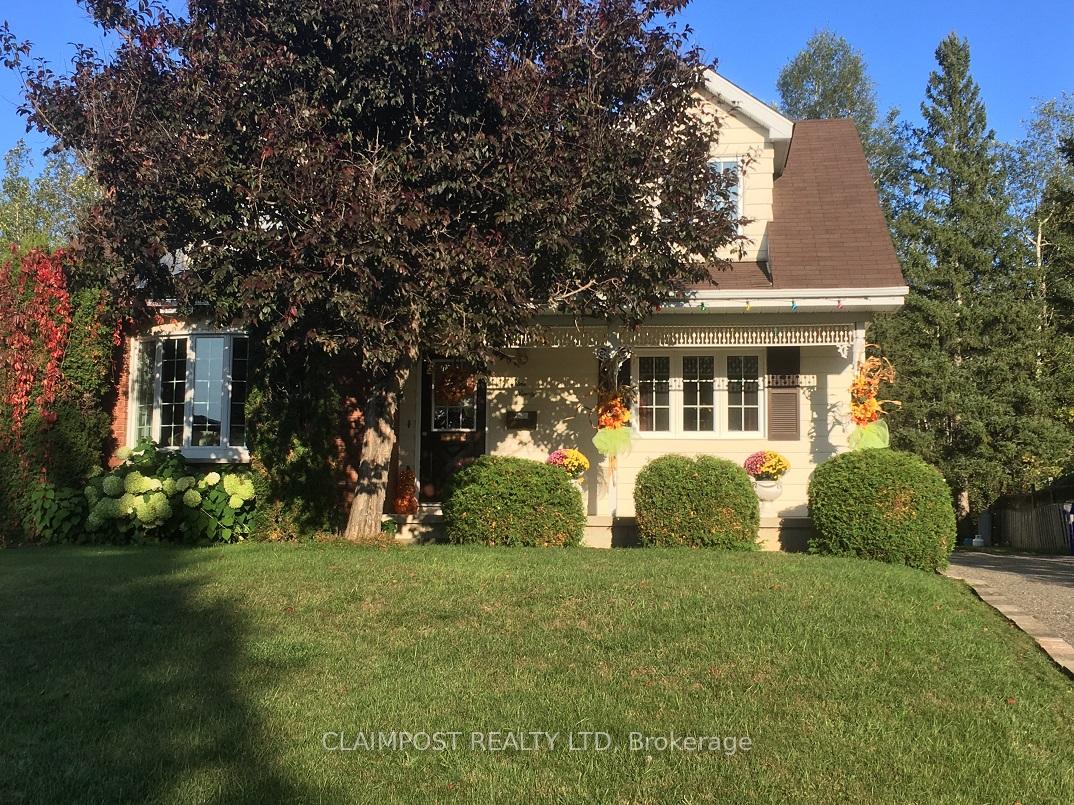 Front of 990 Lalonde Street