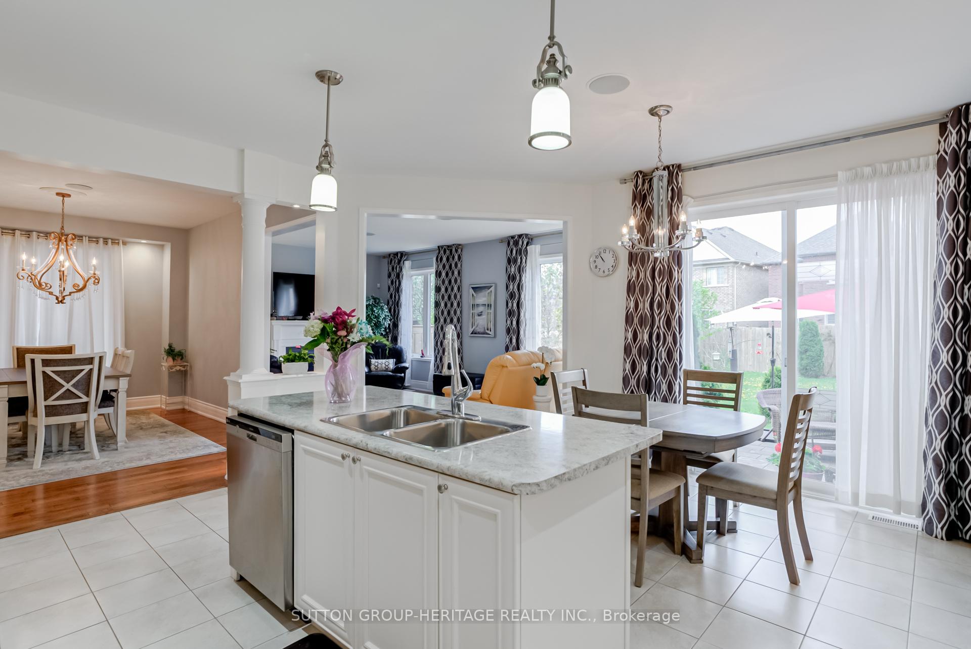 Photo 5 of 162 Ice Palace Crescent E, Oshawa, Windfields — HOMEH