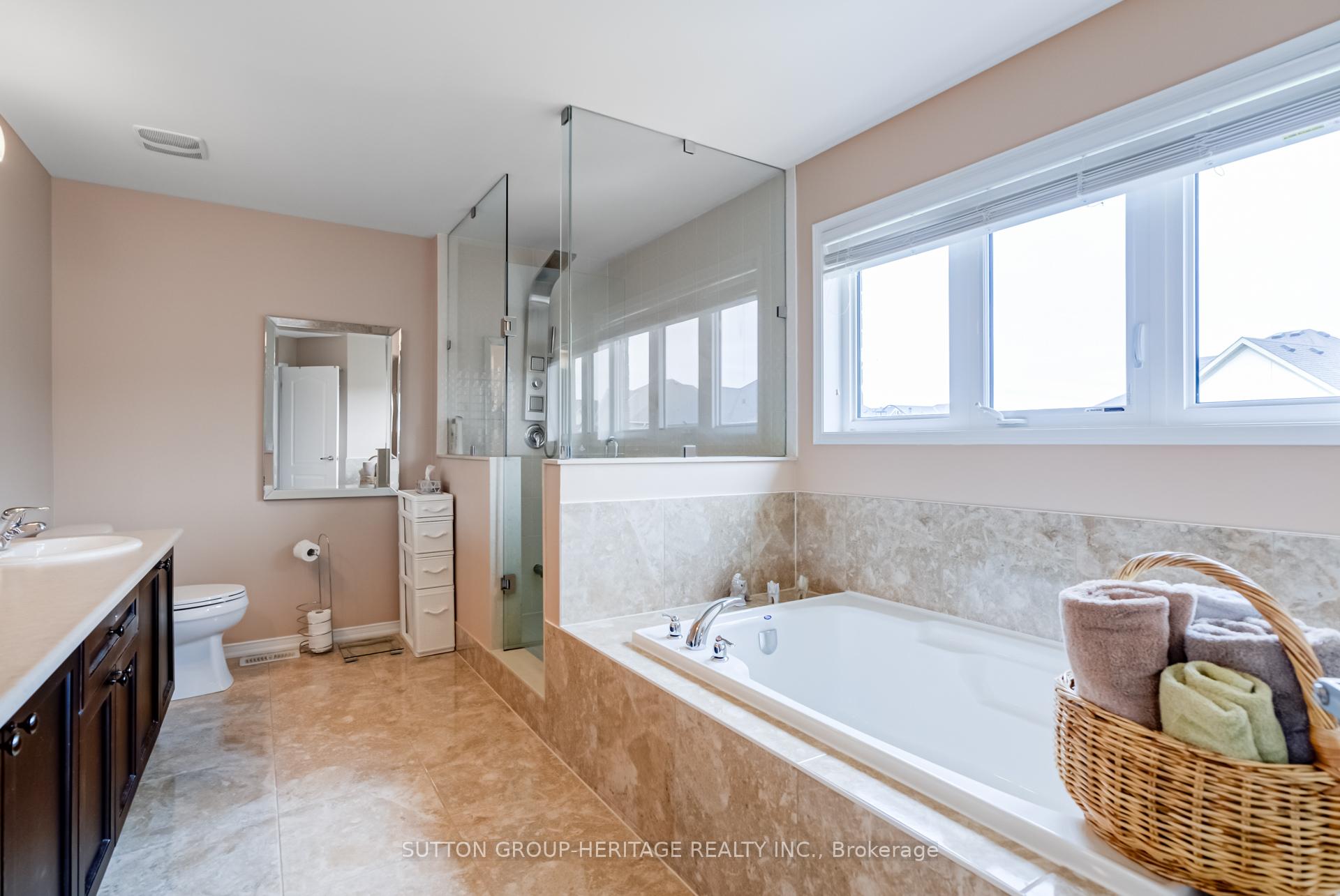Photo 22 of 162 Ice Palace Crescent E, Oshawa, Windfields — HOMEH