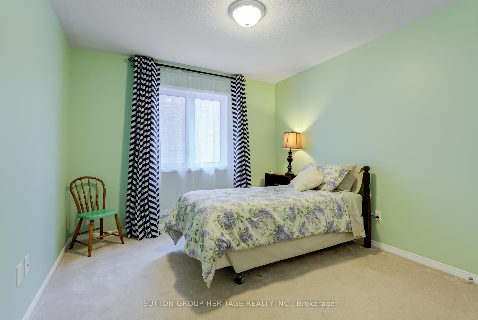 Photo 24 of 162 Ice Palace Crescent E, Oshawa, Windfields — HOMEH