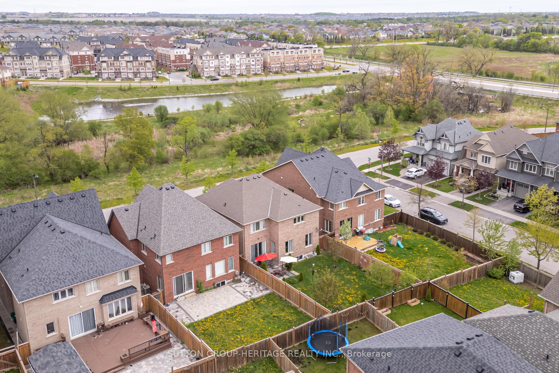 Photo 36 of 162 Ice Palace Crescent E, Oshawa, Windfields — HOMEH