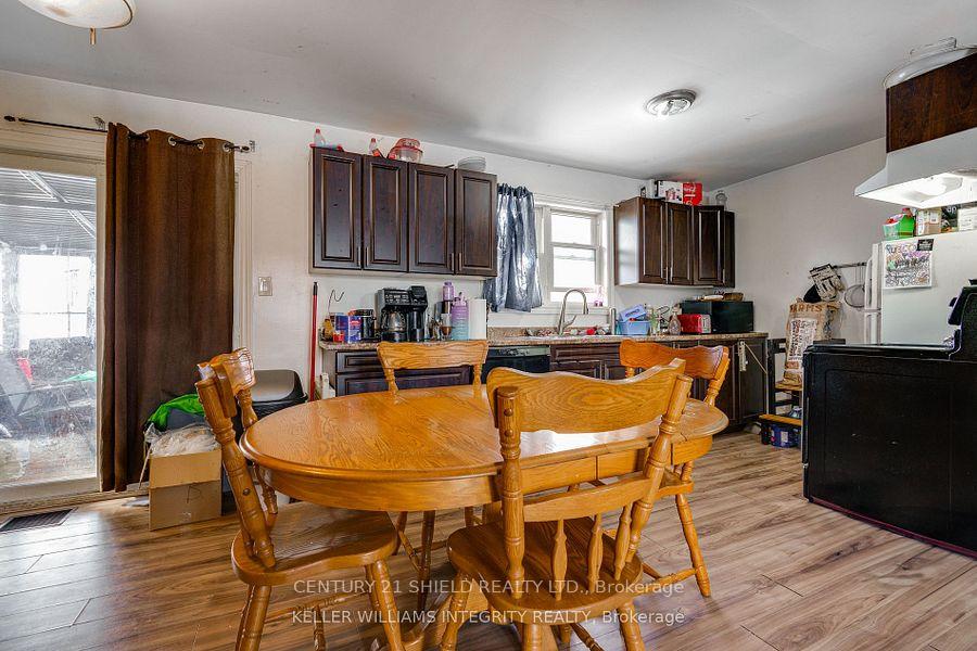 Photo 6 of 1204-1206 Caswell Crescent, Cornwall — HOMEH